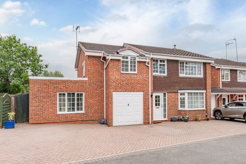 5 bed house for sale in Berkeley Close, Redditch, B98 