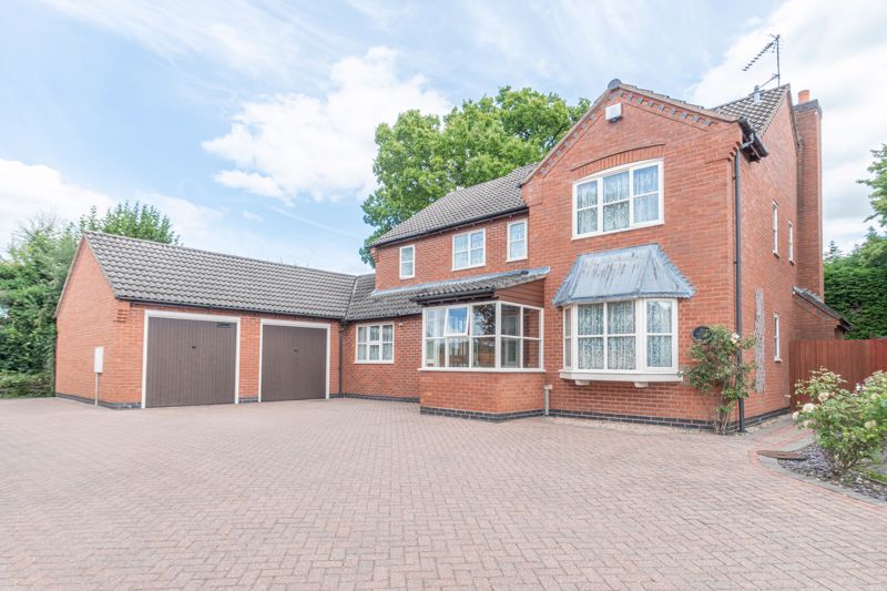 4 bed house for sale in Otter Close, Redditch, B98 