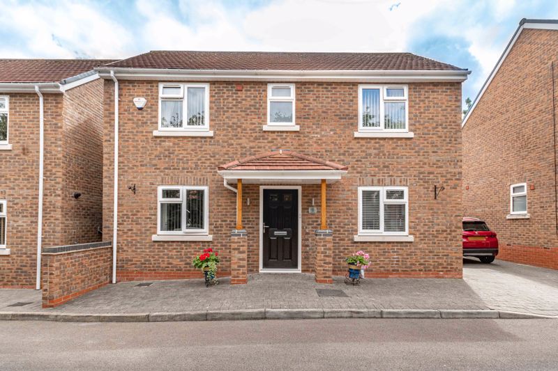 3 bed  for sale in Cullum Close, Studley, B80 