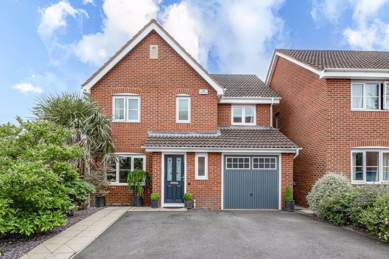 4 bed house for sale in Yeomans Close, Redditch, B96 