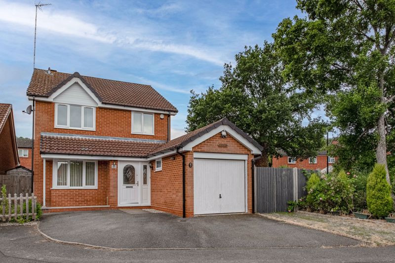 4 bed house for sale in Drakes Close, Redditch, B97 