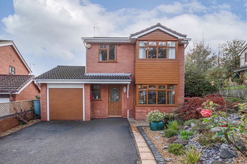 4 bed house for sale in Hollowfields Close, Redditch, B98 