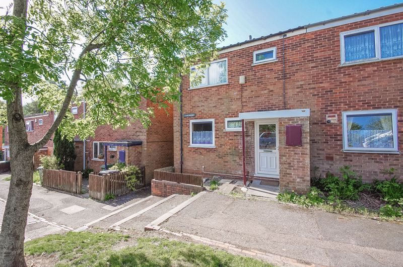 This beautifully presented mid terrace offers spacious and unrivalled family living. Briefly compromises; Kitchen, downstairs W/C, reception room, 2 double bedrooms followed by a further single bedroom and family bathroom.

