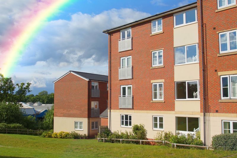 2 bed flat for sale in Hollington House, Redditch 0