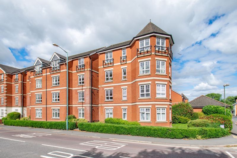 2 bed flat for sale in St. Peters Close, Bromsgrove, B61 