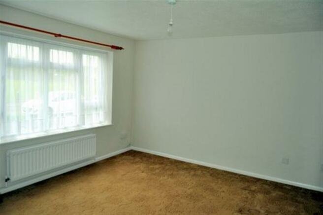 3 bed house to rent in Moat Drive, Halesowen 1
