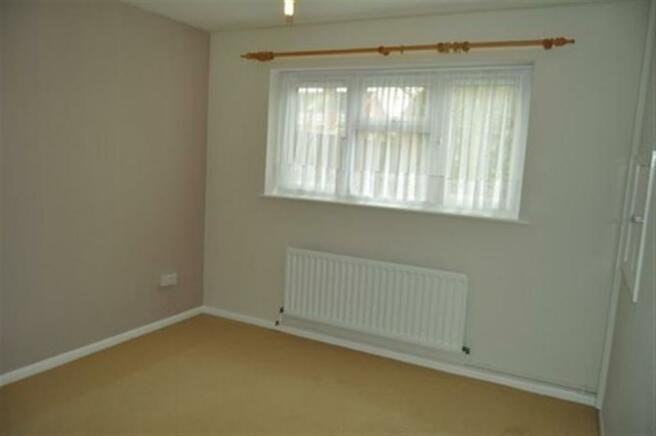 3 bed house to rent in Moat Drive, Halesowen 6