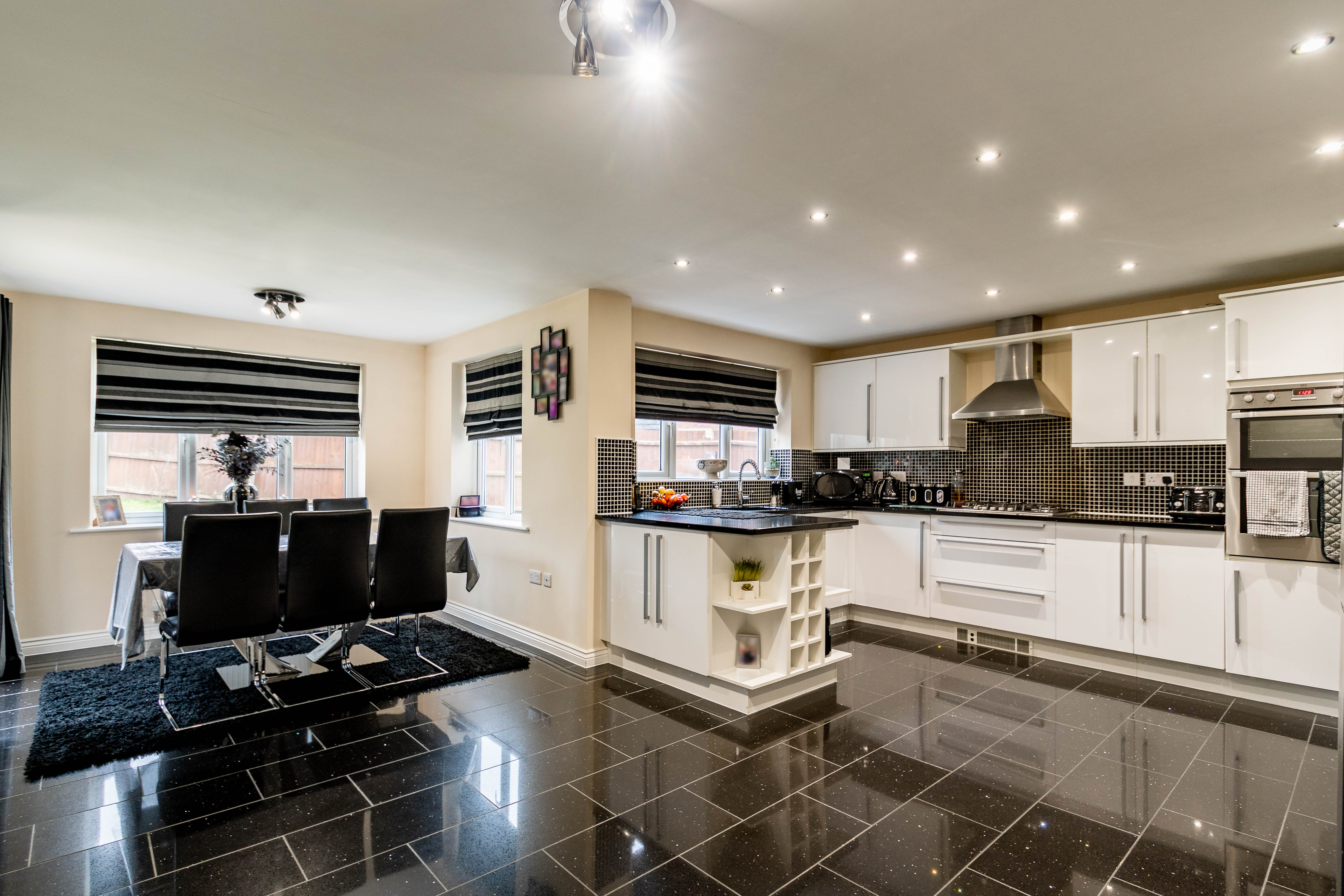 5 bed house for sale in Yew Tree Lane, Rowley Regis  - Property Image 1
