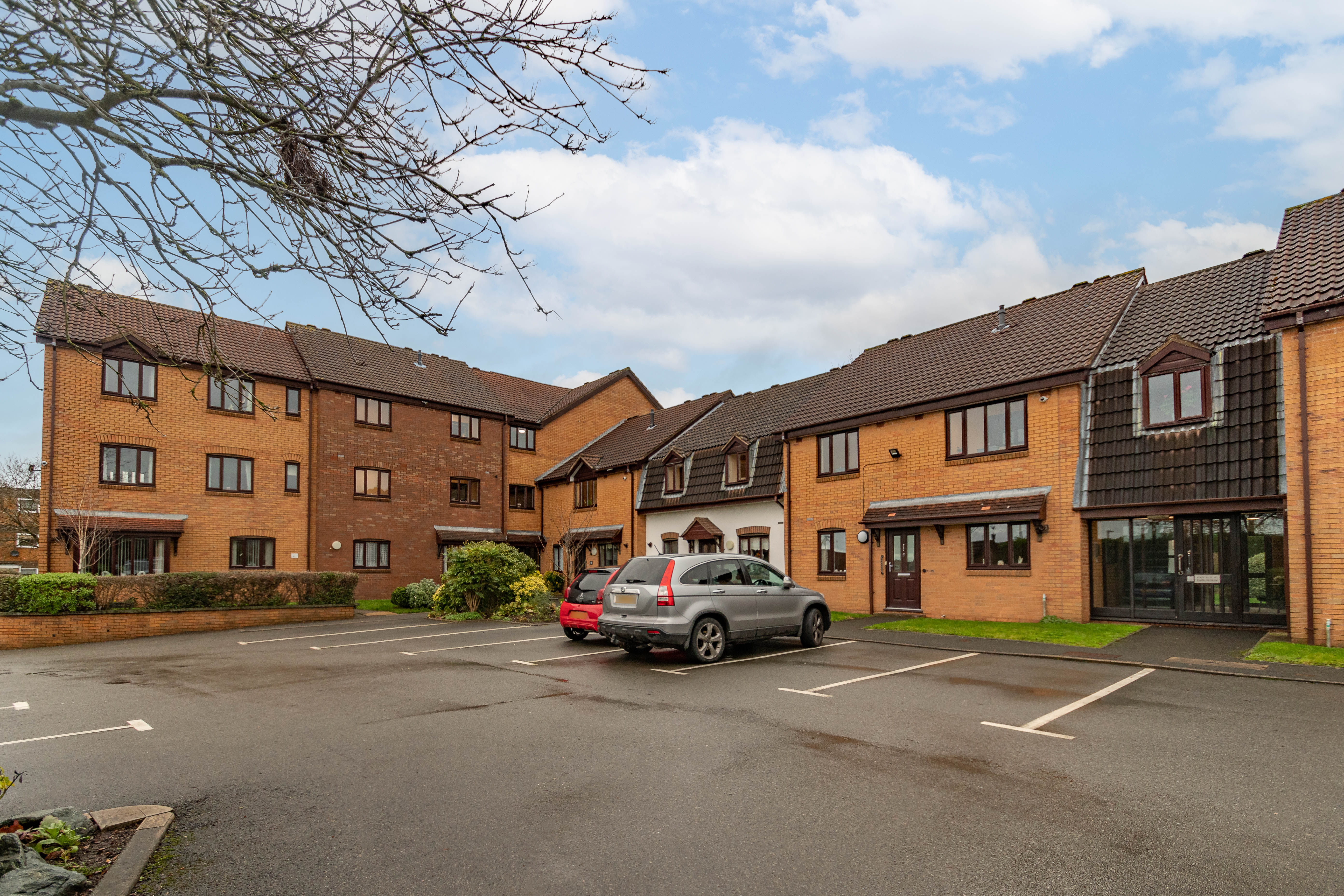 2 bed apartment for sale in Glasshouse Hill, Stourbridge  - Property Image 1