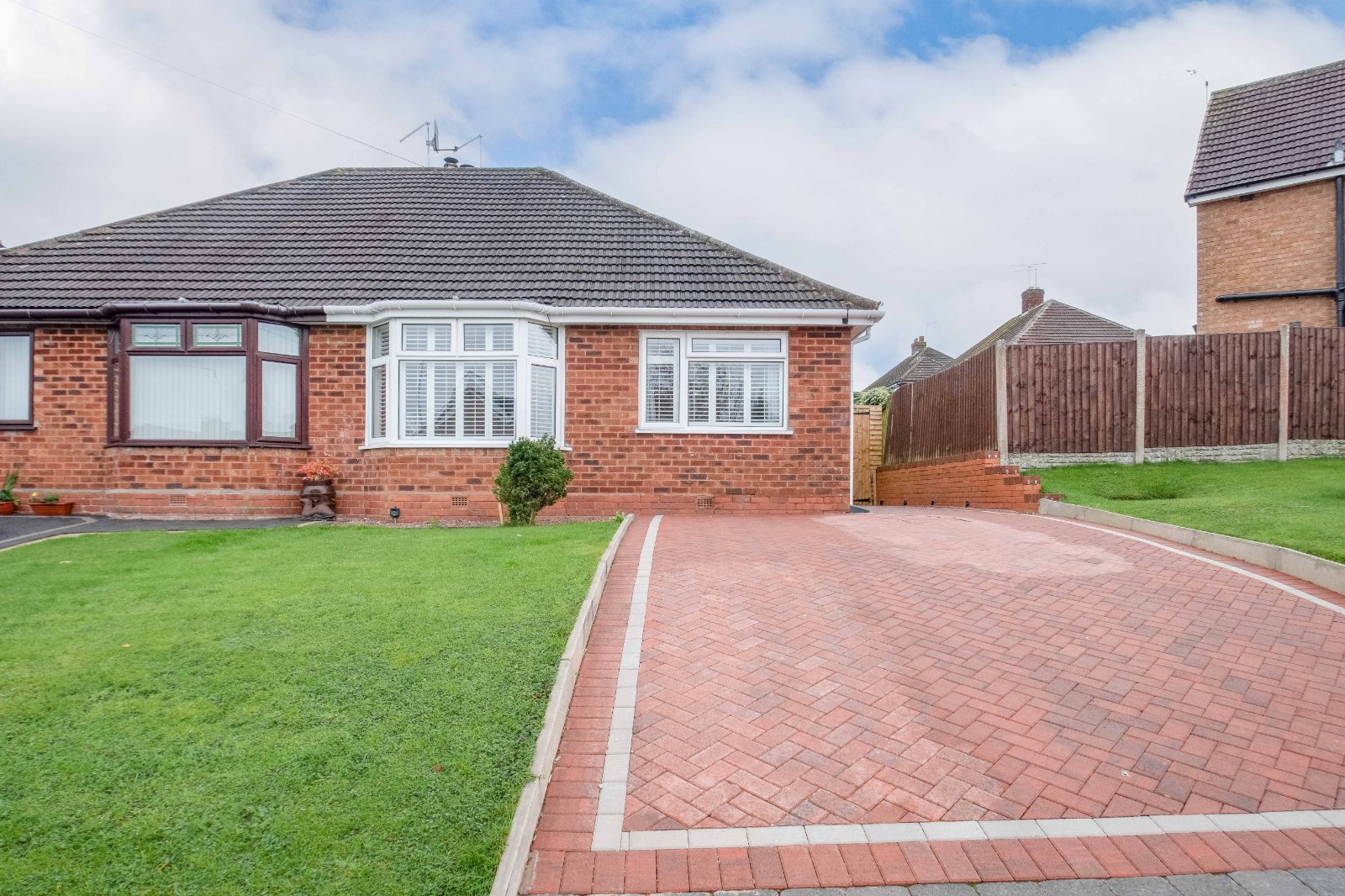 2 bed bungalow for sale in Malvern Road, Redditch  - Property Image 1