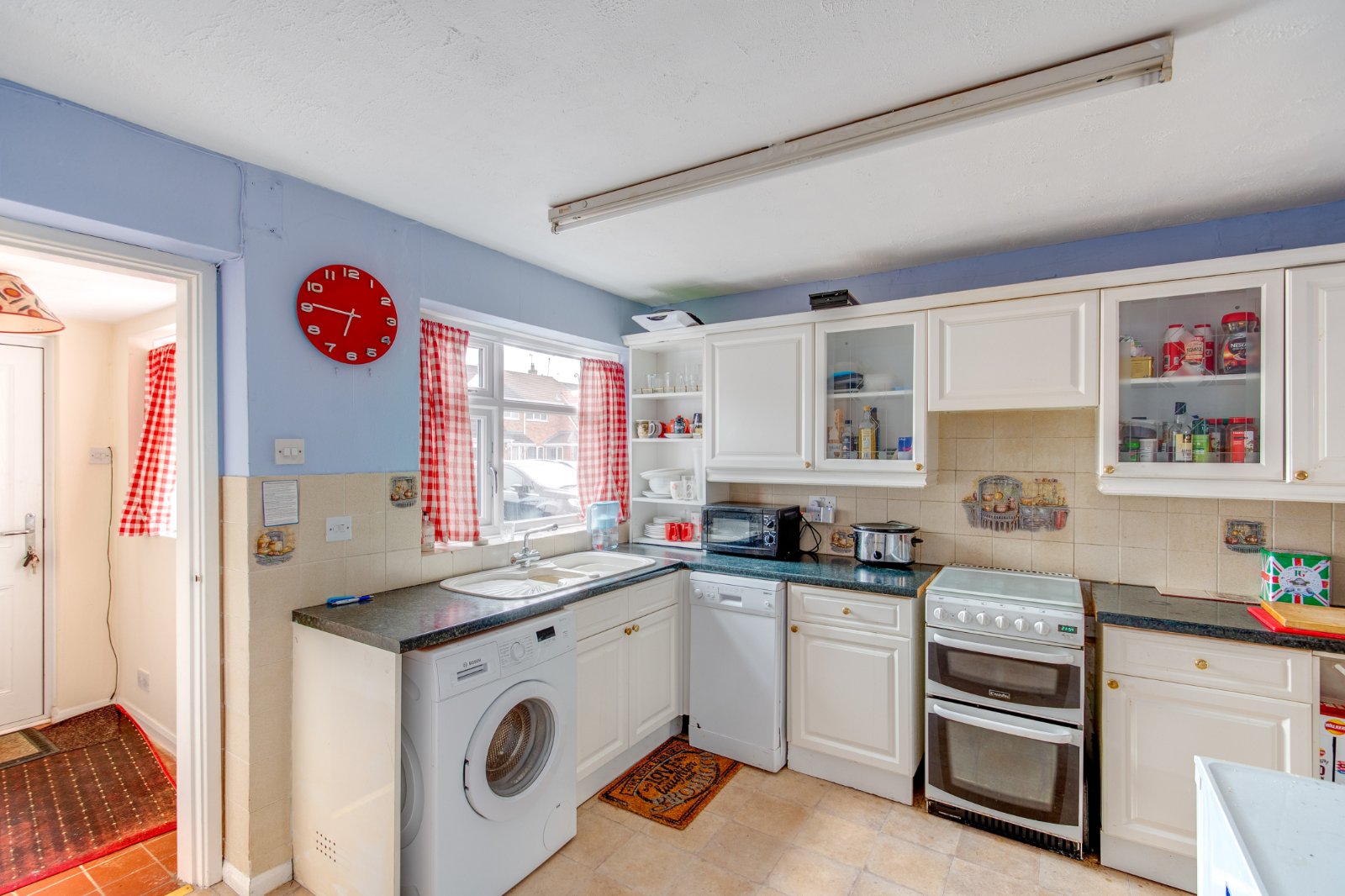 3 bed house for sale in Avondale Close, Kingswinford 4