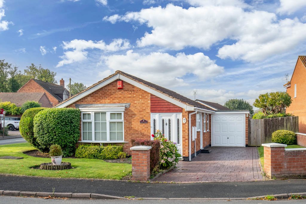 3 bed bungalow for sale in Rosemary Drive, Stoke Prior 17