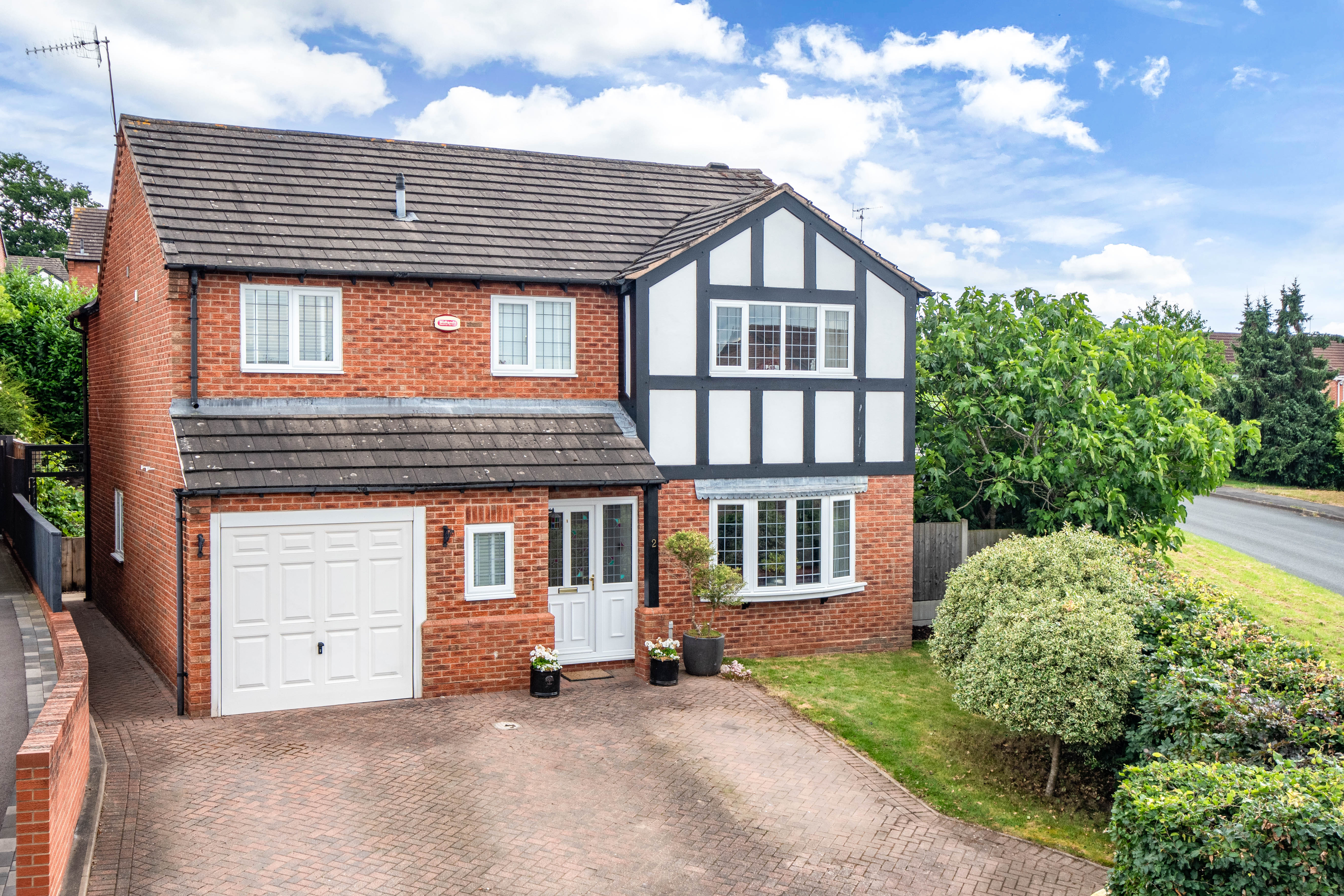 4 bed house for sale in Tythe Barn Close, Stoke Heath 0