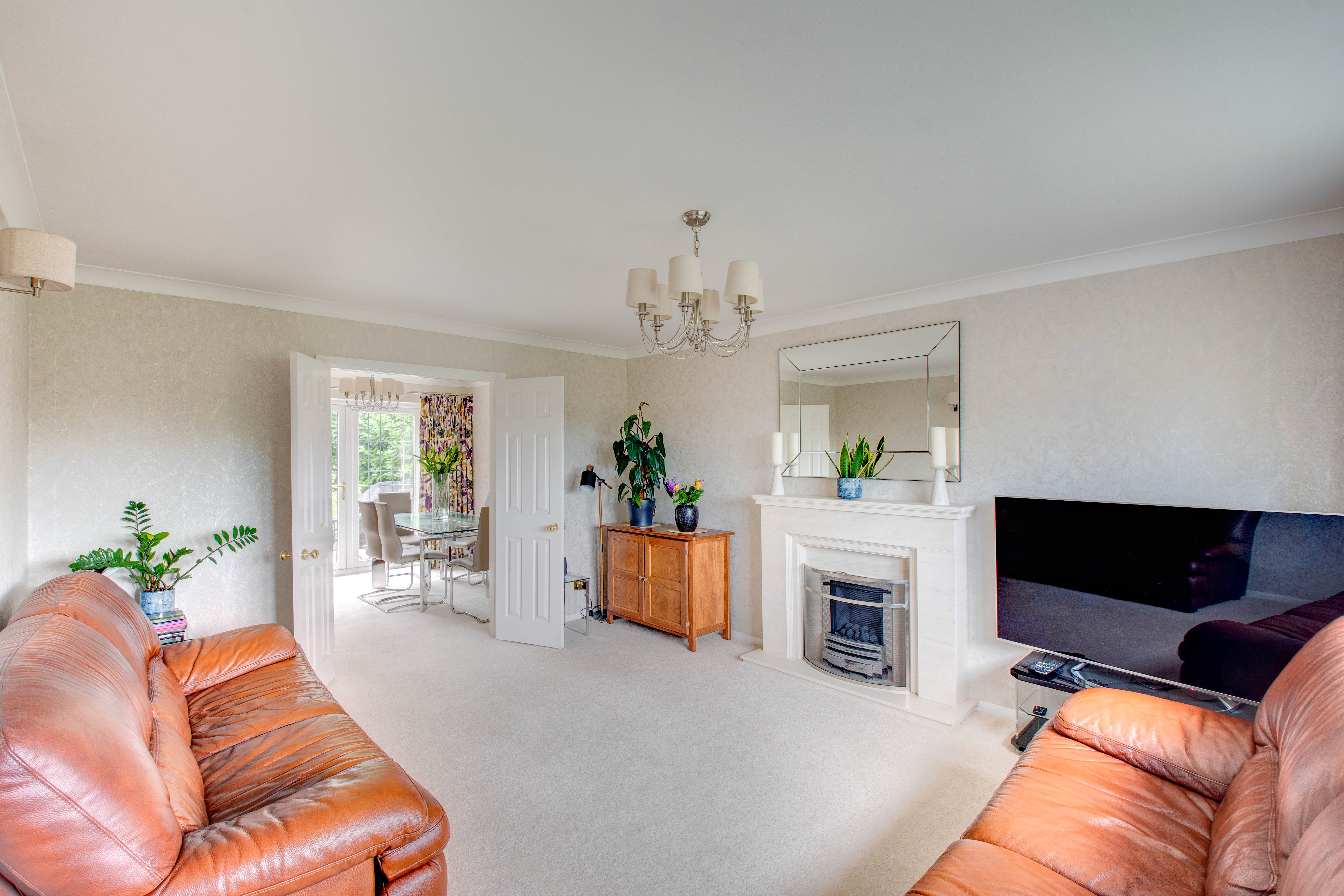 4 bed house for sale in Tythe Barn Close, Stoke Heath  - Property Image 2