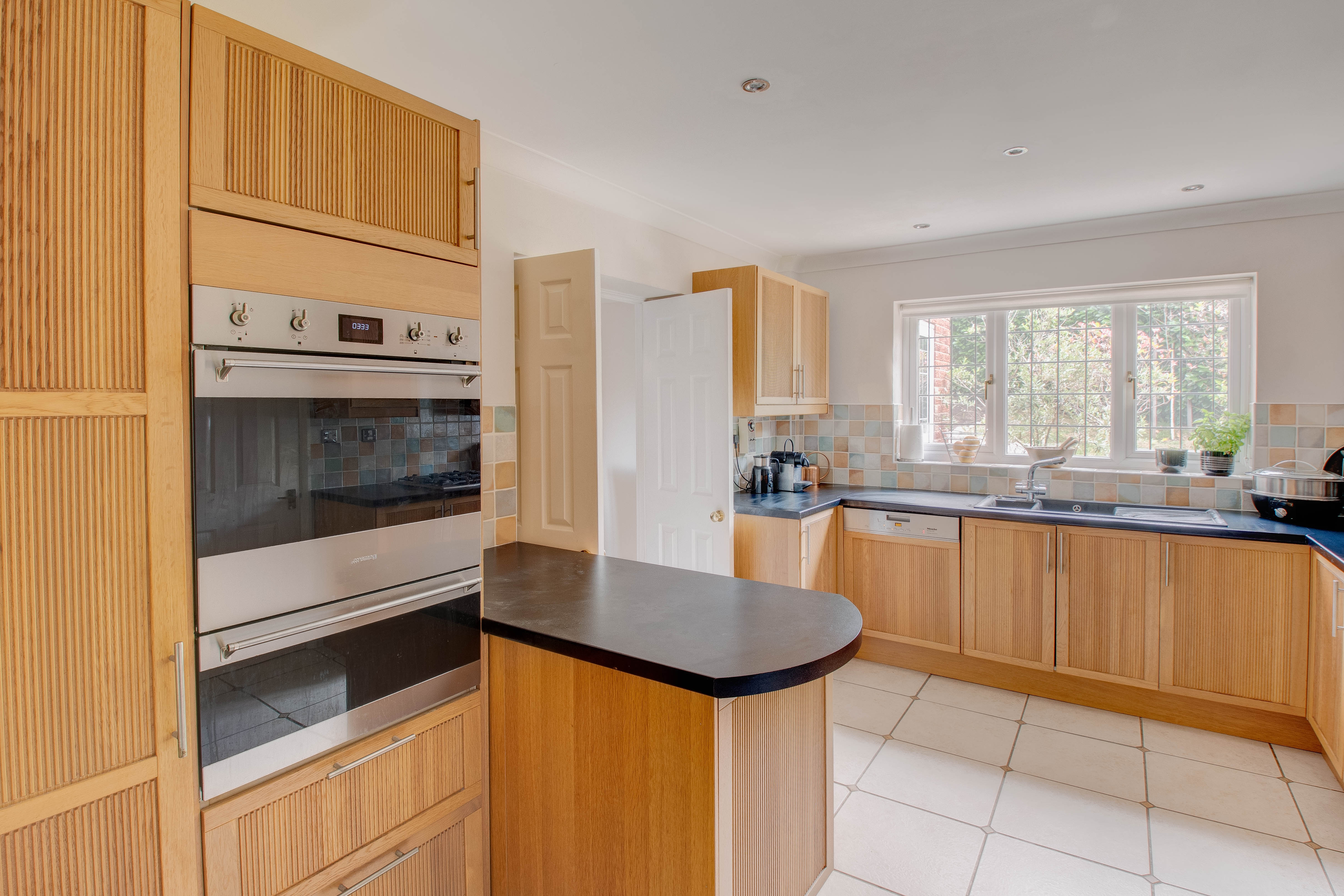 4 bed house for sale in Tythe Barn Close, Stoke Heath 3