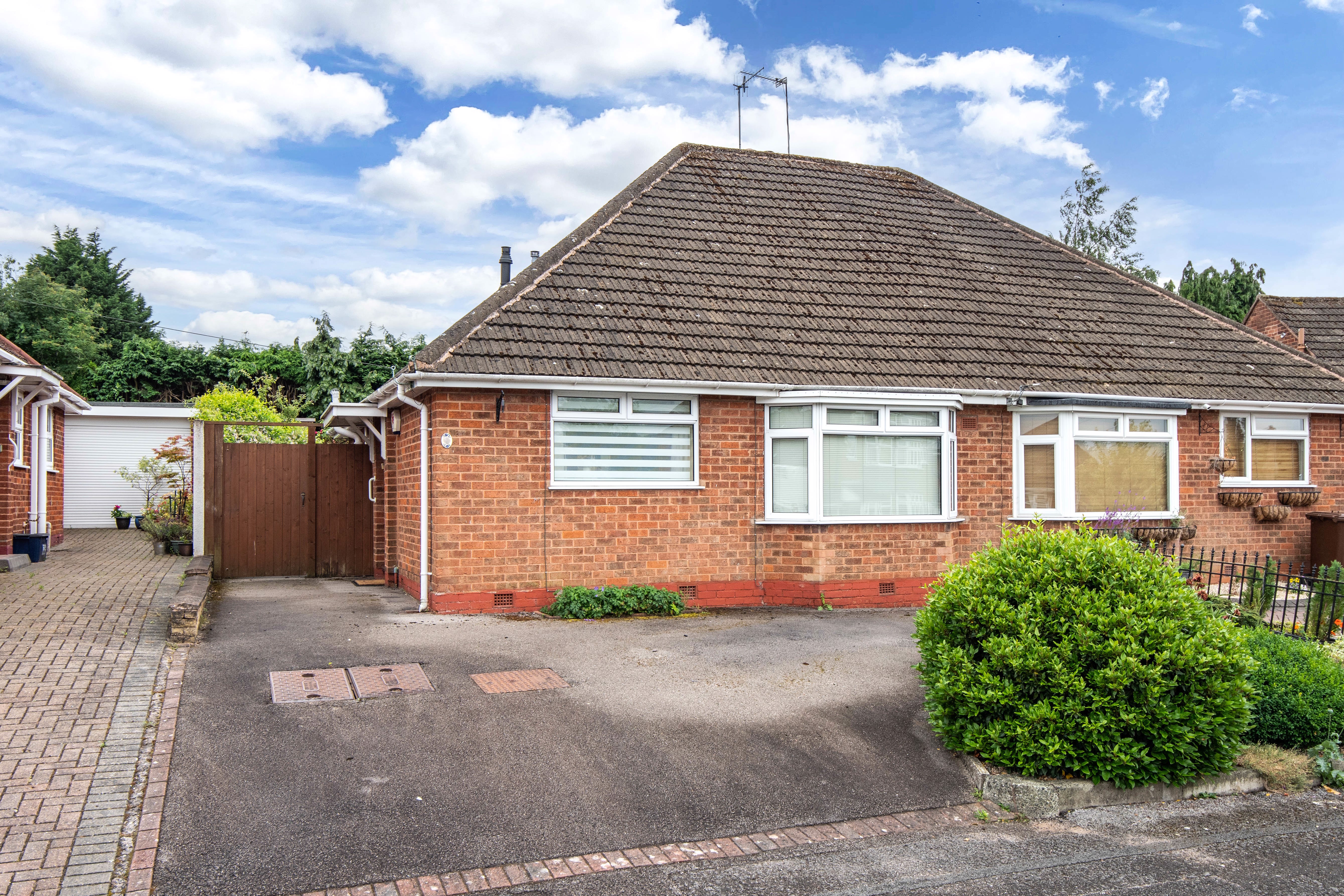 2 bed bungalow for sale in Hampton Avenue, Bromsgrove  - Property Image 1
