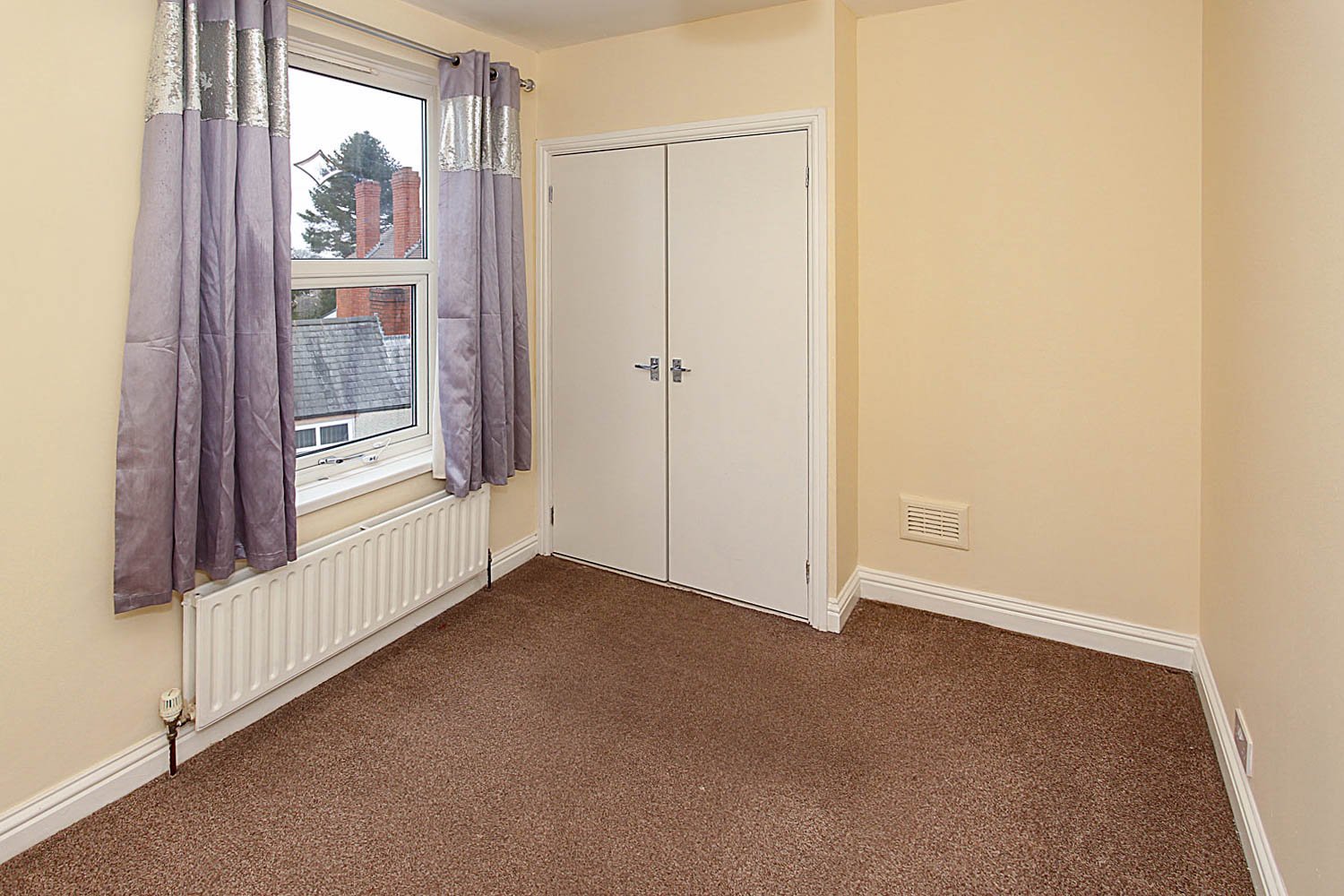 3 bed house for sale in Bank Road, Gornal Wood 5