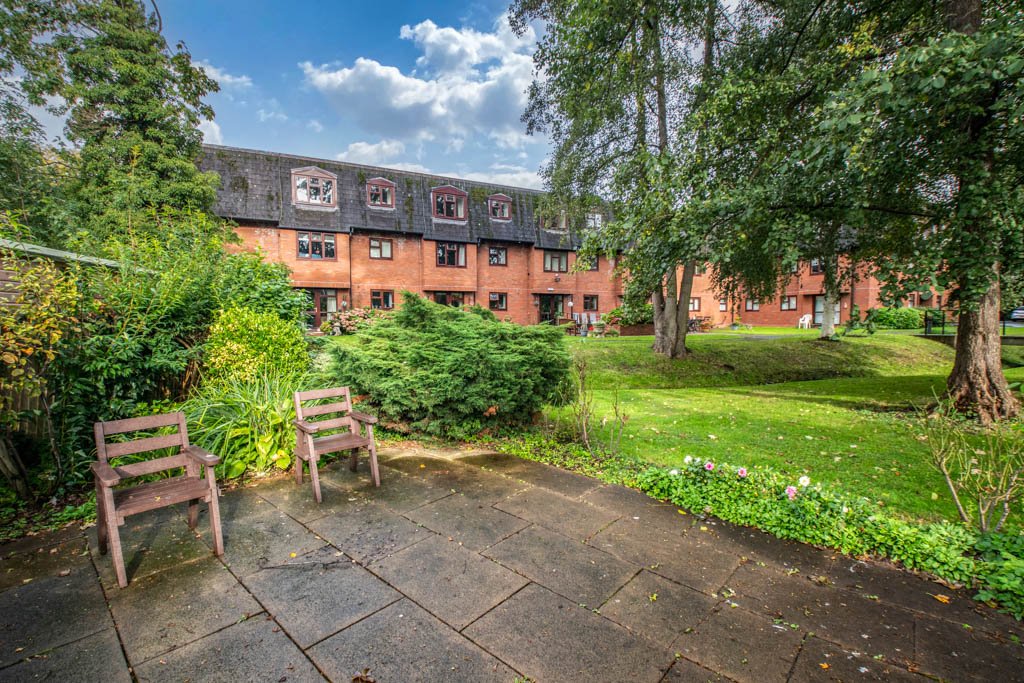 1 bed apartment for sale in The Strand, Bromsgrove - Property Image 1