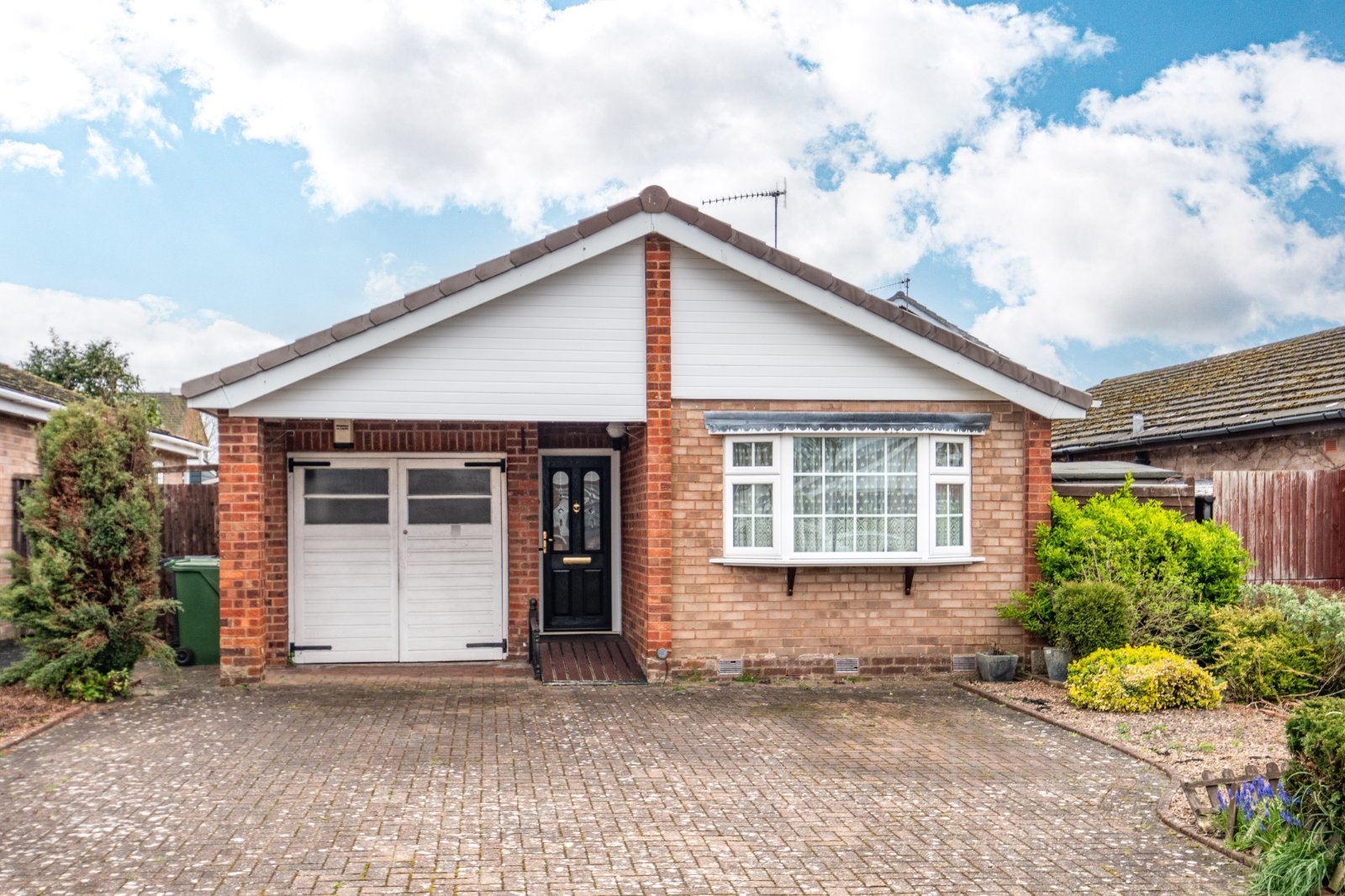 3 bed bungalow for sale in Cloverdale, Stoke Prior  - Property Image 1