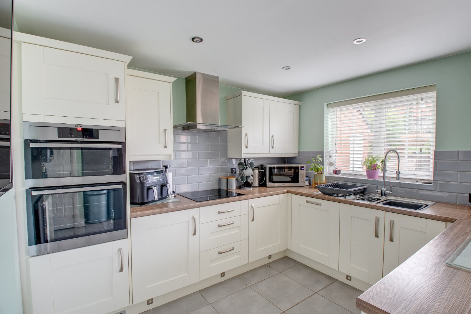4 bed house for sale in Norton Way, Bromsgrove  - Property Image 6