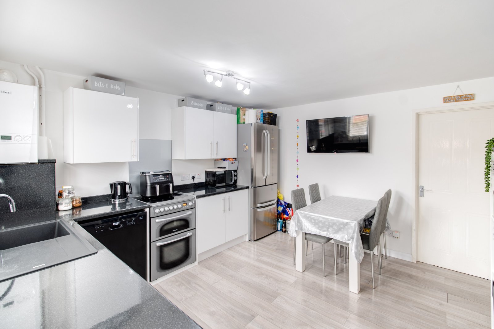 2 bed house for sale in Acorn Road, Catshill 2