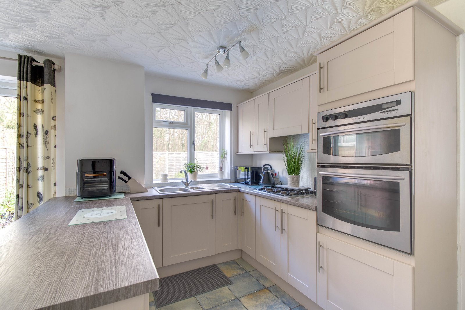 3 bed house for sale in Ledbury Close, Redditch 3