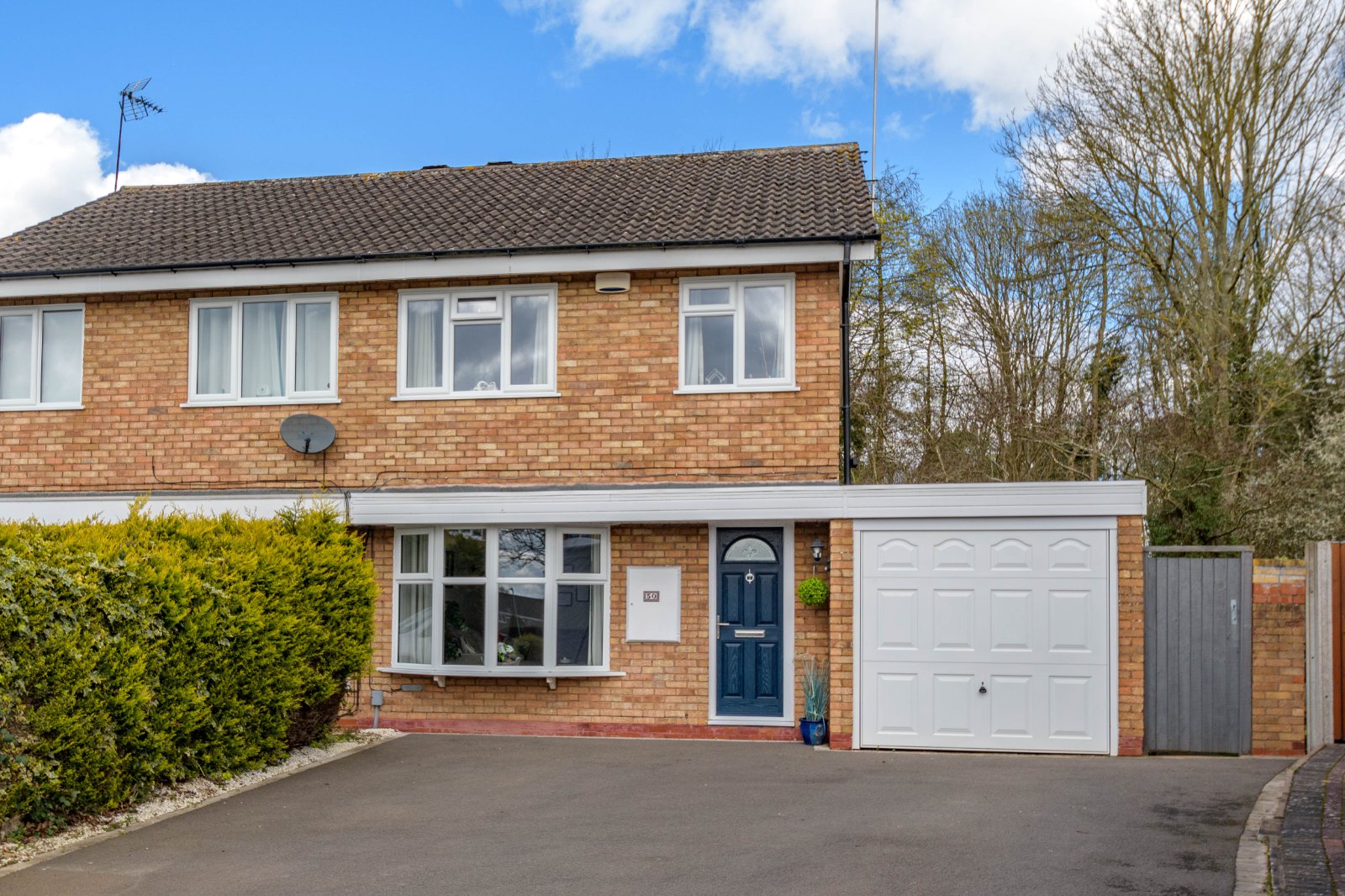 3 bed house for sale in Ledbury Close, Redditch - Property Image 1