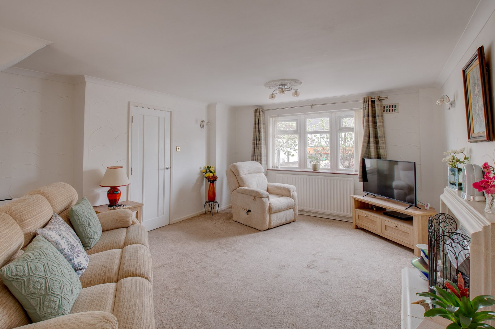 3 bed house for sale in Worcester Road, Bromsgrove  - Property Image 2