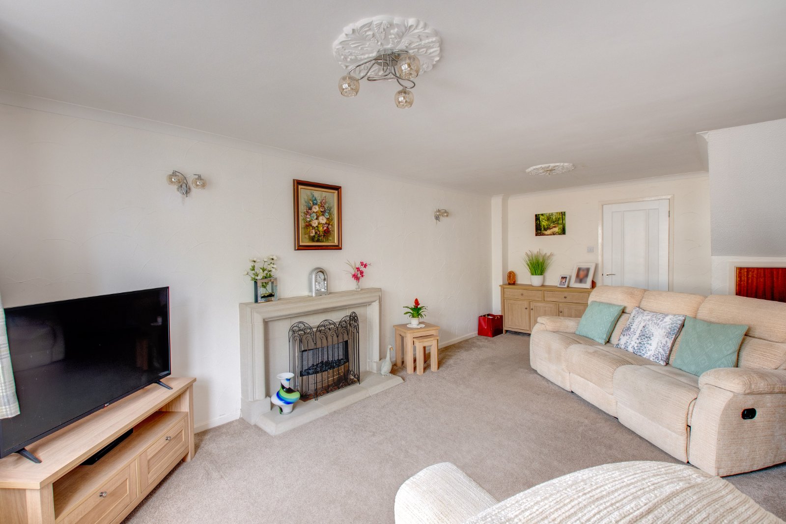 3 bed house for sale in Worcester Road, Bromsgrove 2