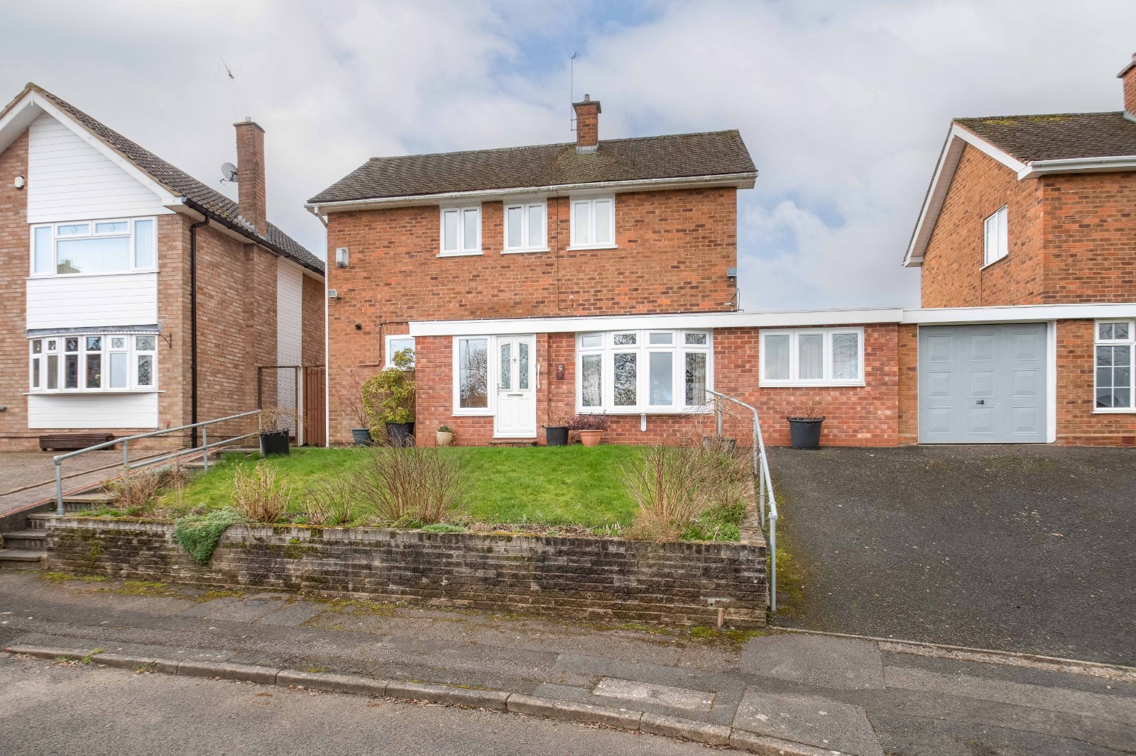 3 bed house for sale in Park Court, Redditch - Property Image 1