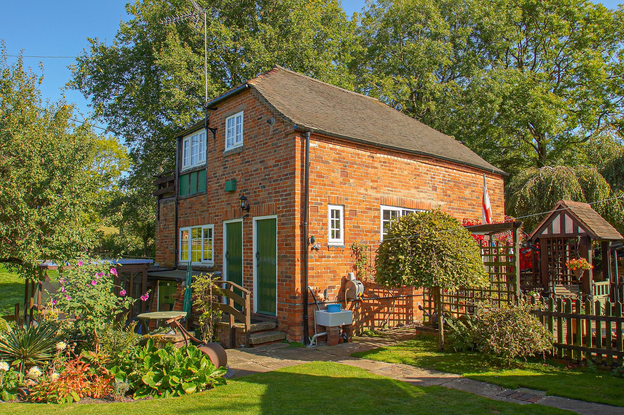 3 bed cottage for sale in Holt Hill, Beoley 2