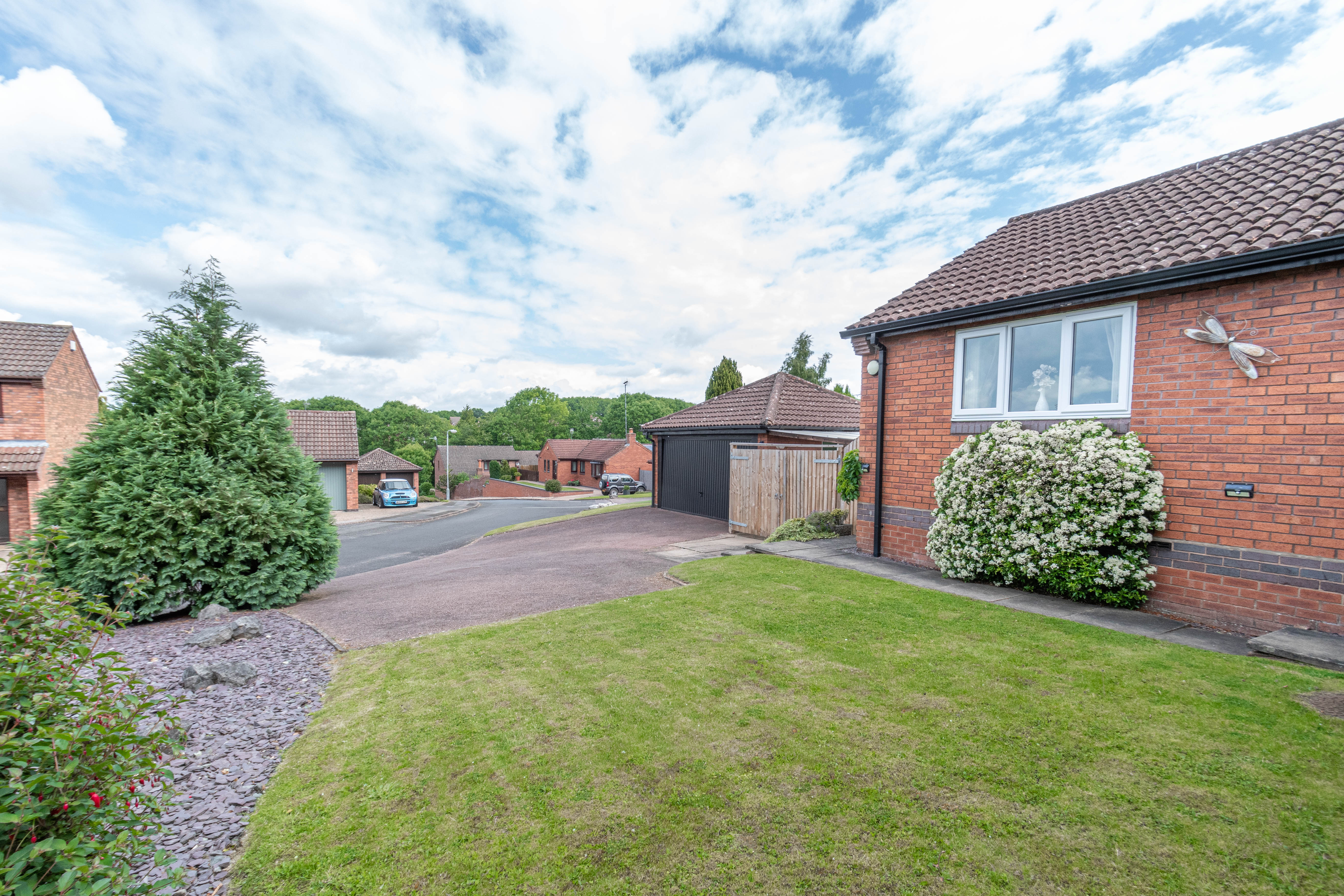 4 bed bungalow for sale in Tanwood Close, Callow Hill 12