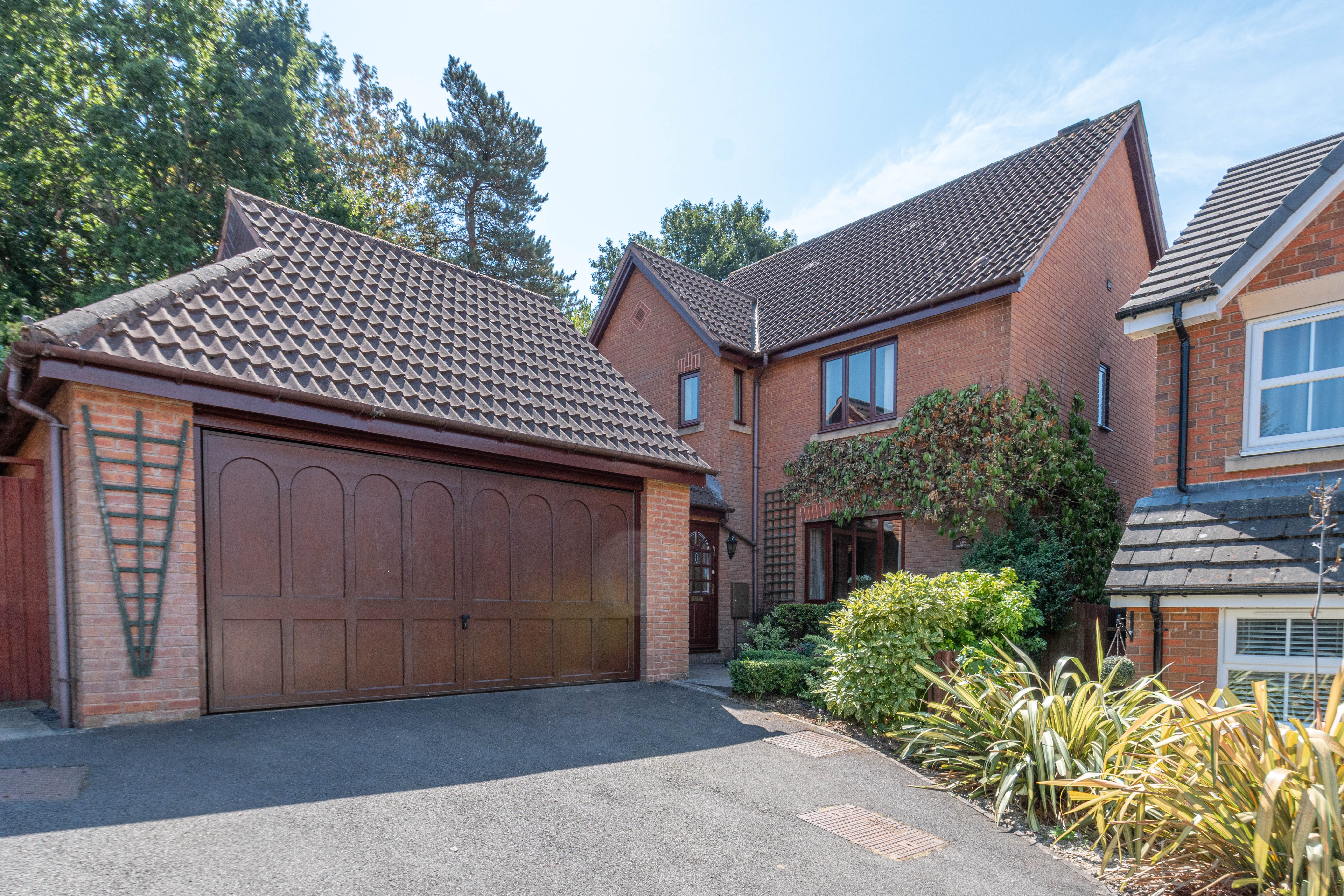 4 bed house for sale in Foxholes Lane, Callow Hill 1