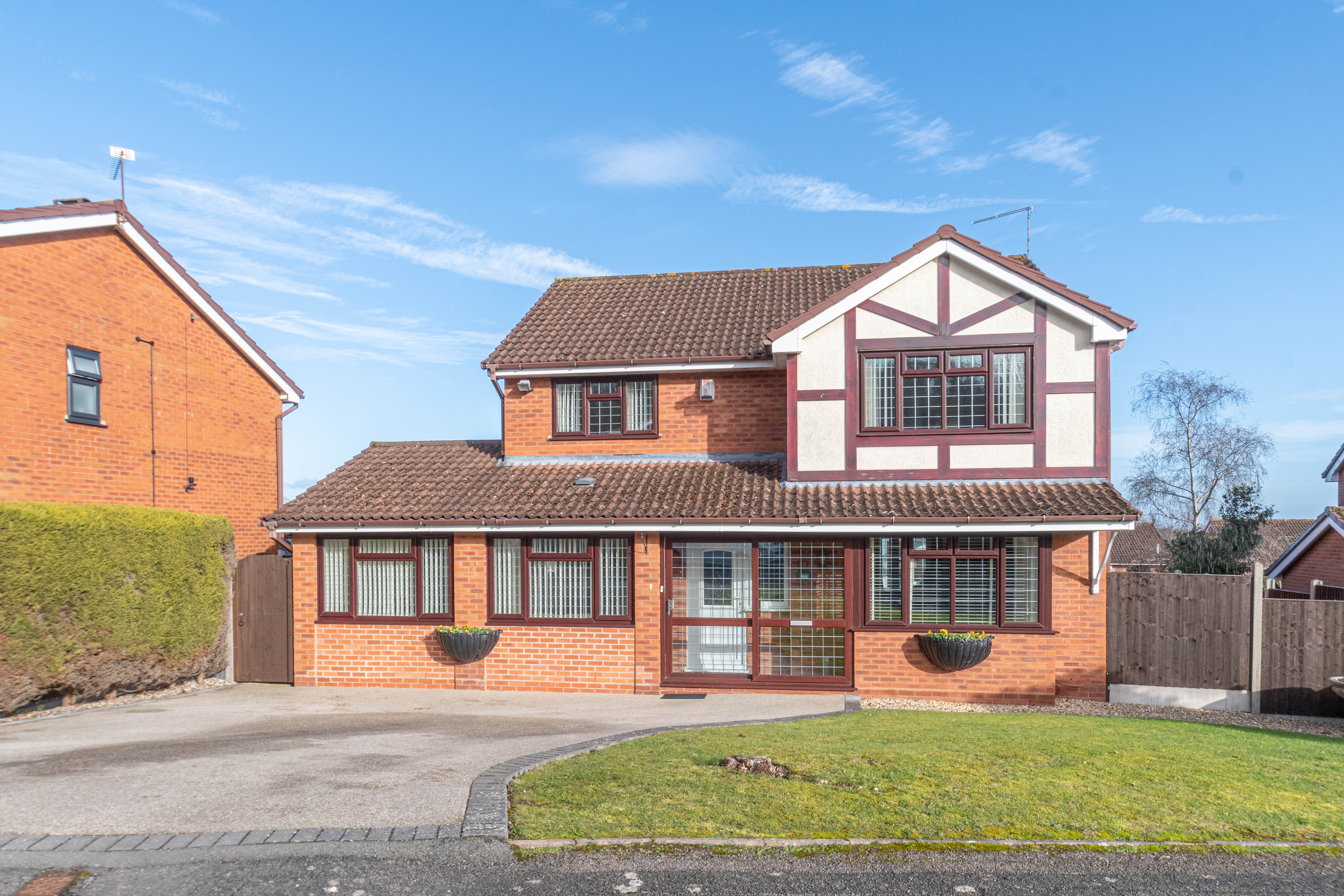 4 bed house for sale in Hollowfields Close, Redditch - Property Image 1