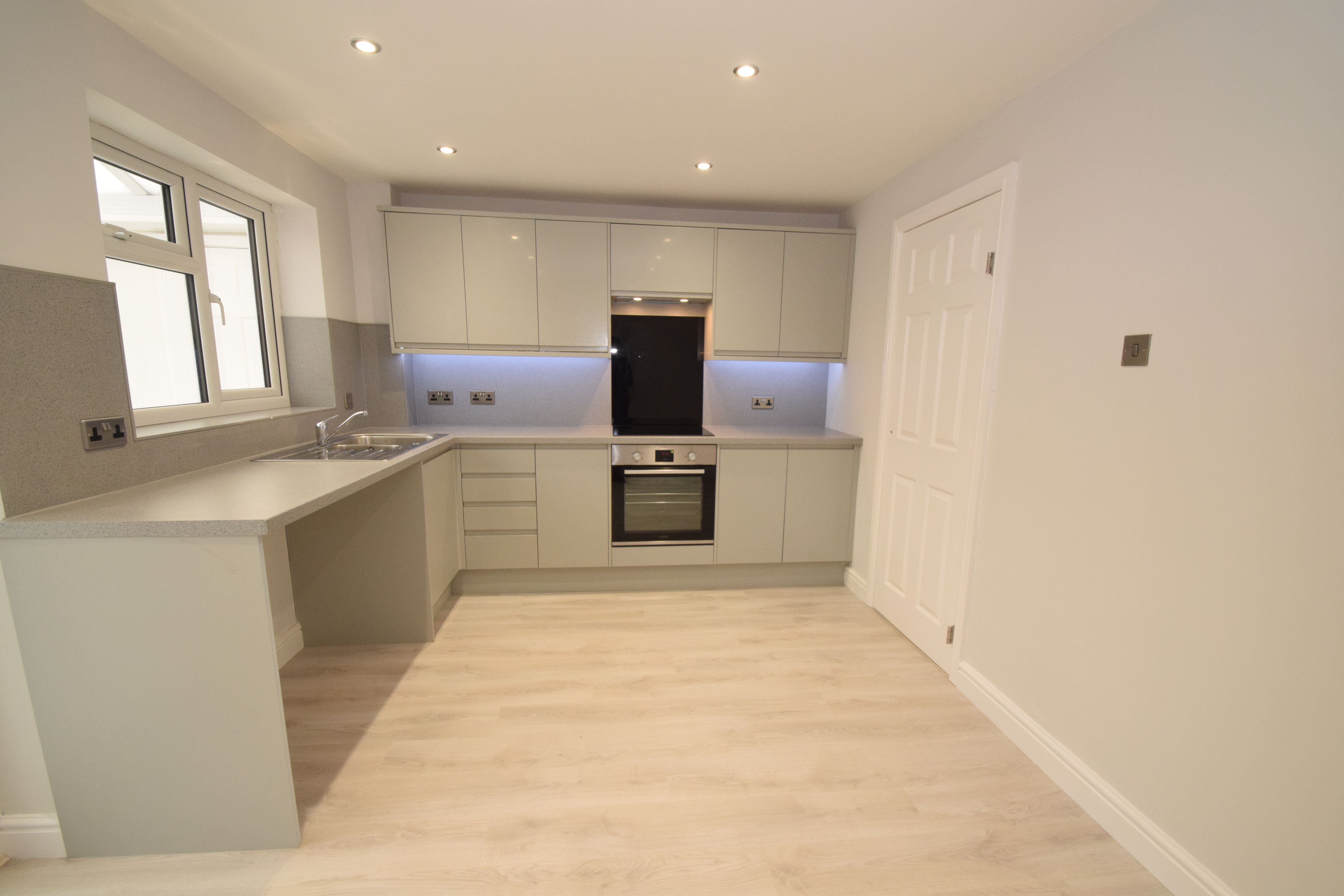 3 bed house for sale in Greenford Close, Brockhill 5