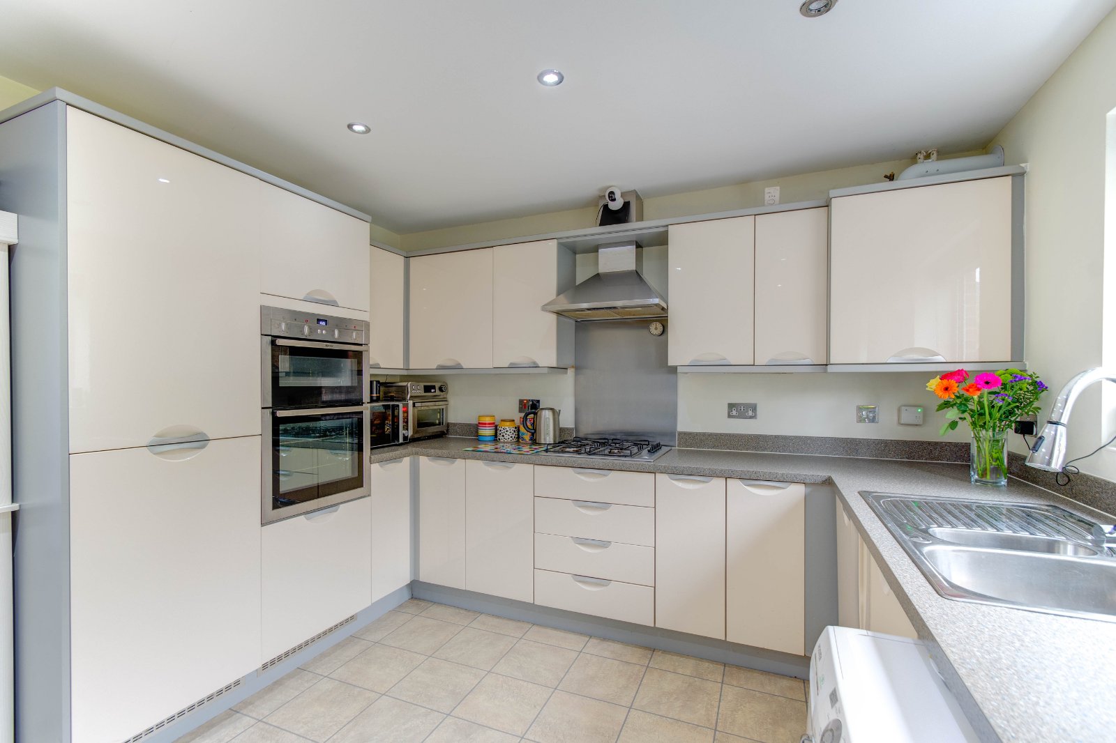 4 bed house for sale in Dixon Close, Enfield 3