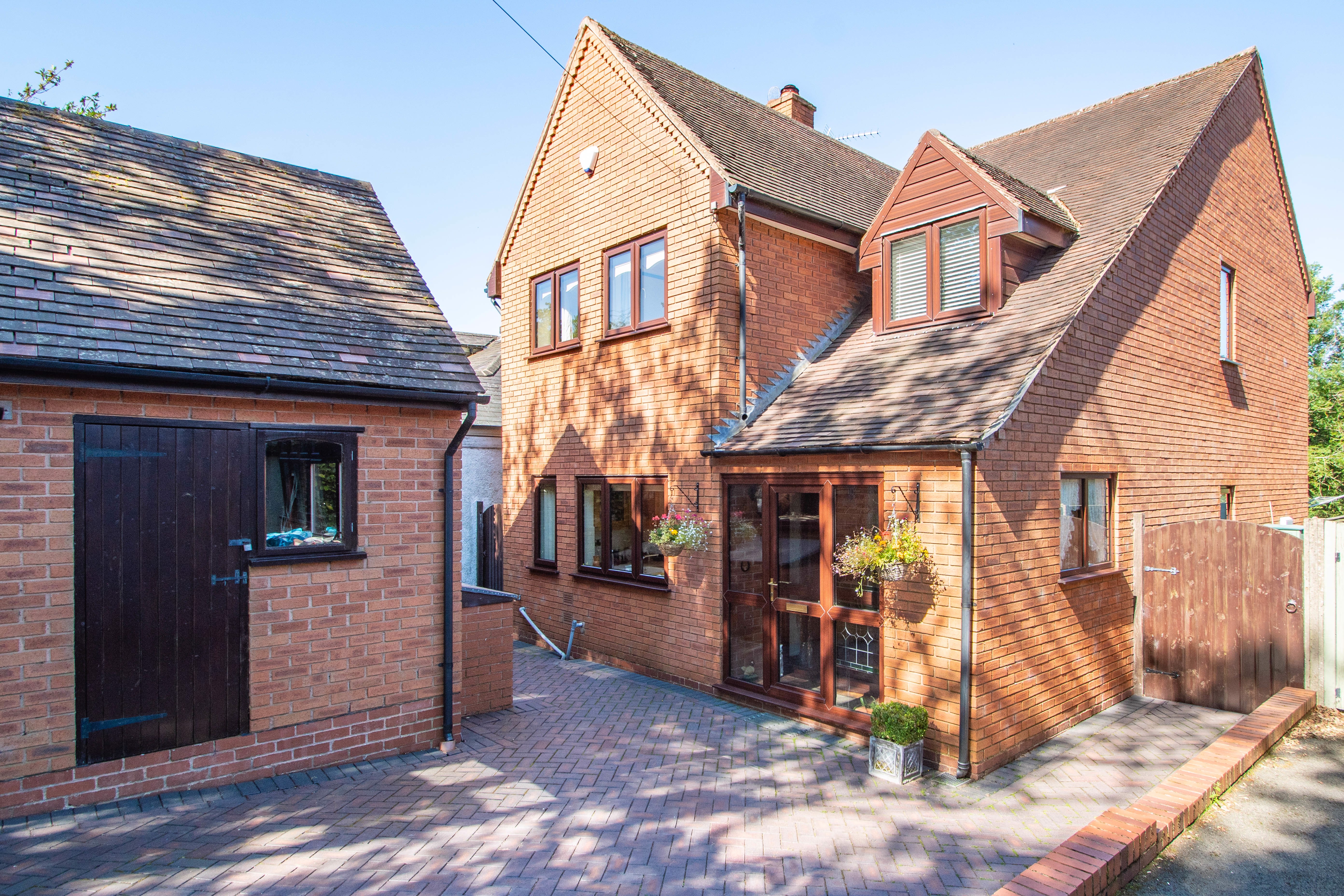 4 bed house for sale in Crumpfields Lane, Webheath 1