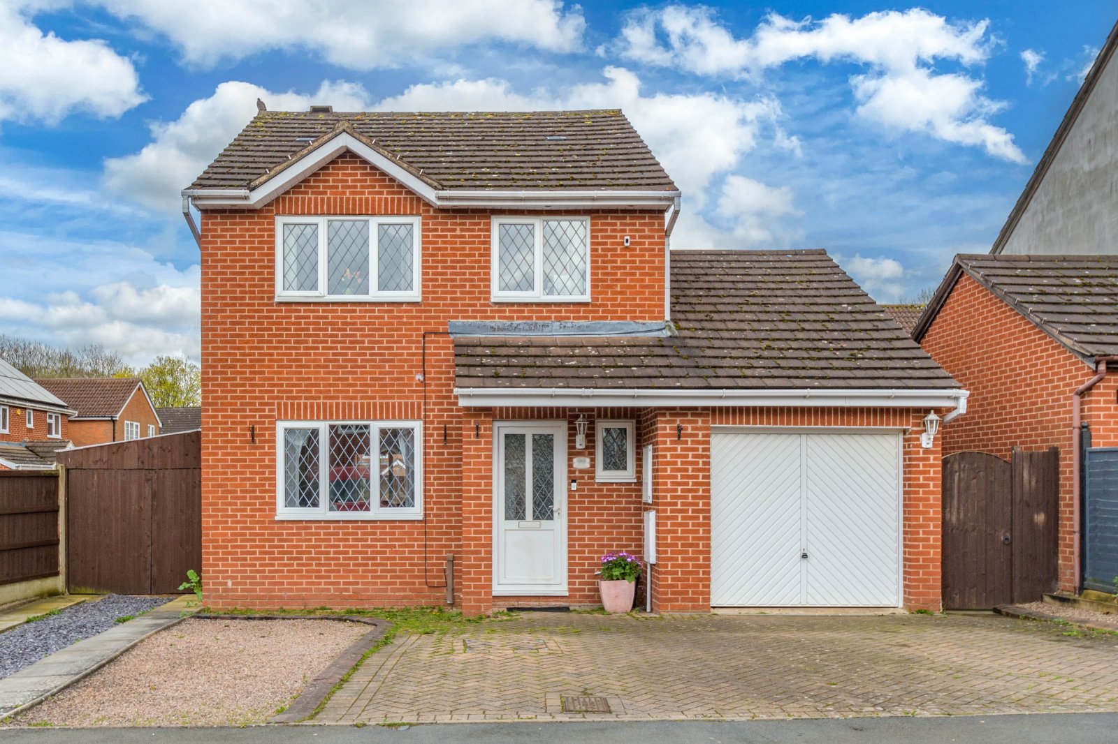 4 bed house for sale in Foxcote Close, Redditch  - Property Image 1