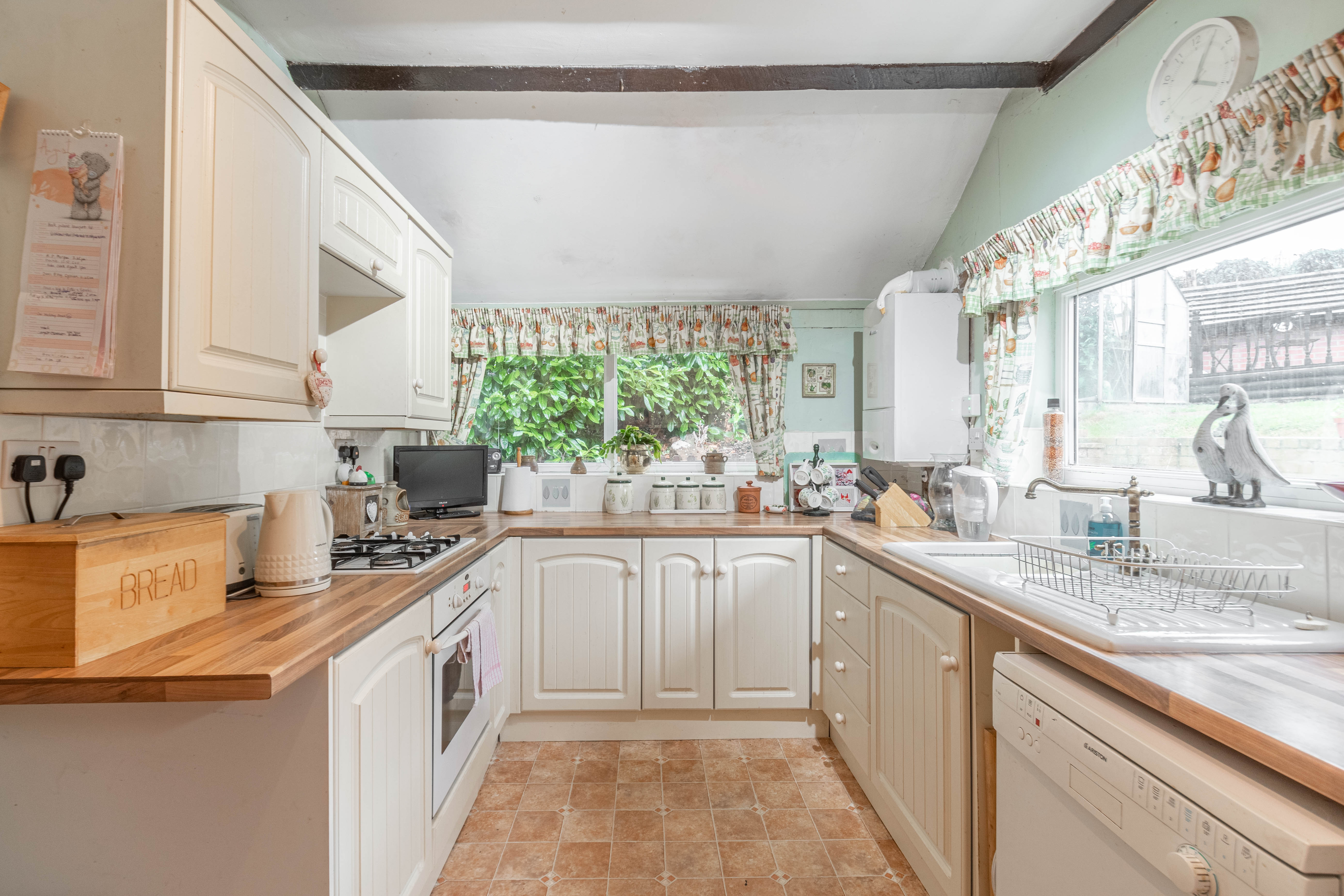 2 bed bungalow for sale in Holt Hill, Beoley 2