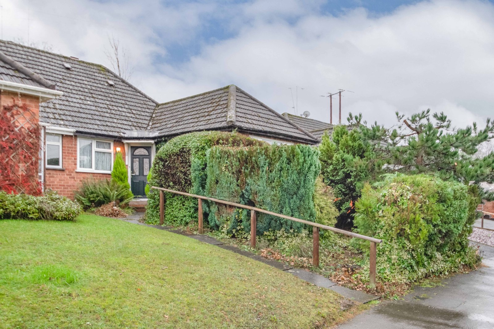 2 bed bungalow for sale in Mason Road, Headless Cross  - Property Image 1