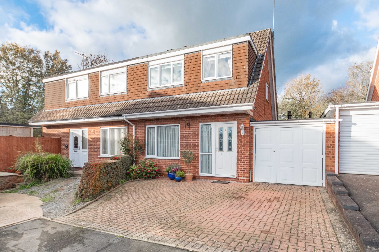 3 bed house for sale in Oakridge Close, Church Hill North  - Property Image 1