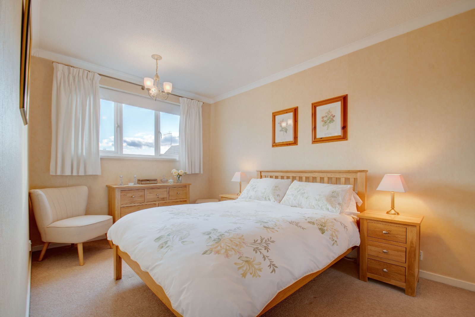 3 bed house for sale in Oakridge Close, Church Hill North 7