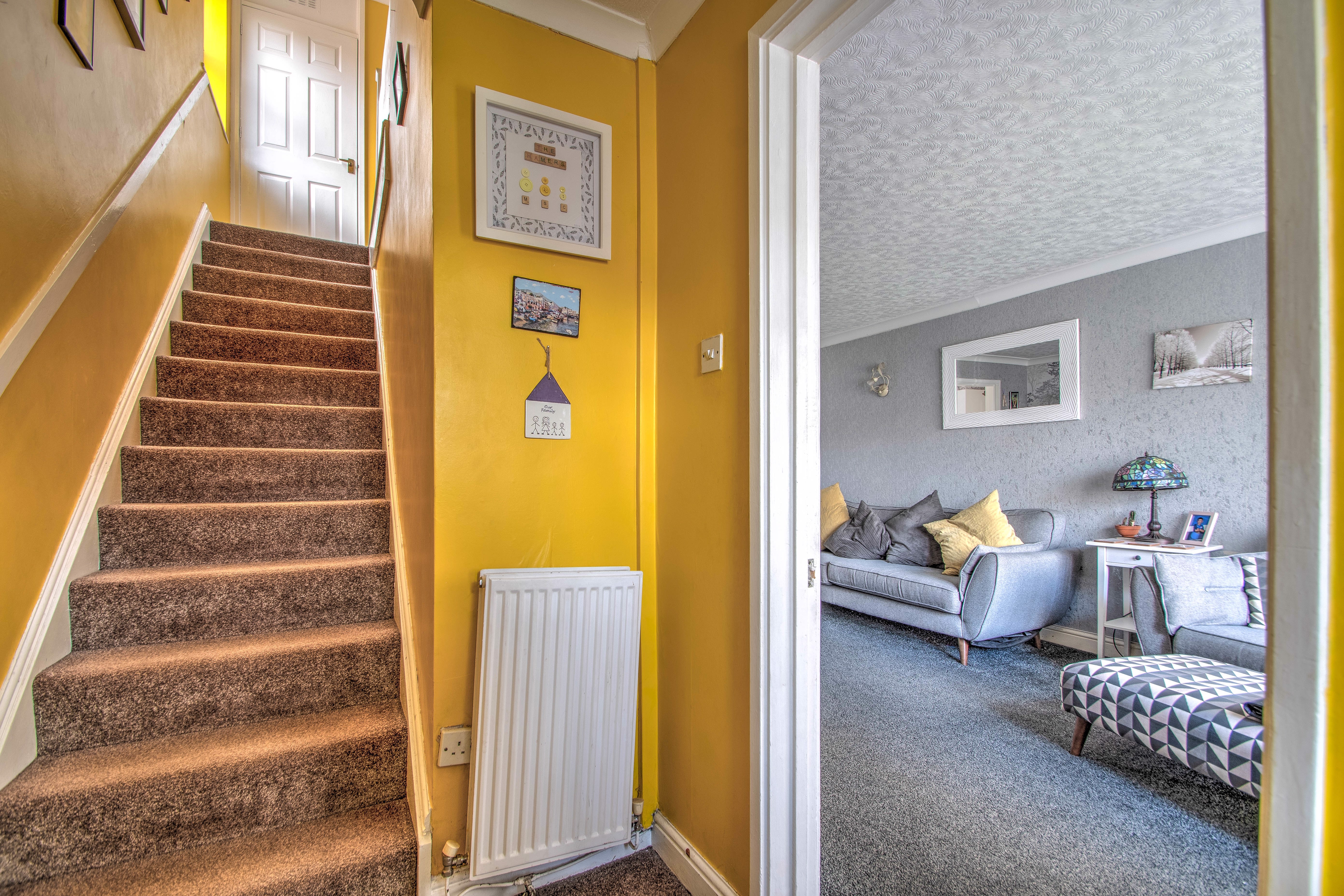 4 bed house for sale in Maisemore Close, Church Hill North 3