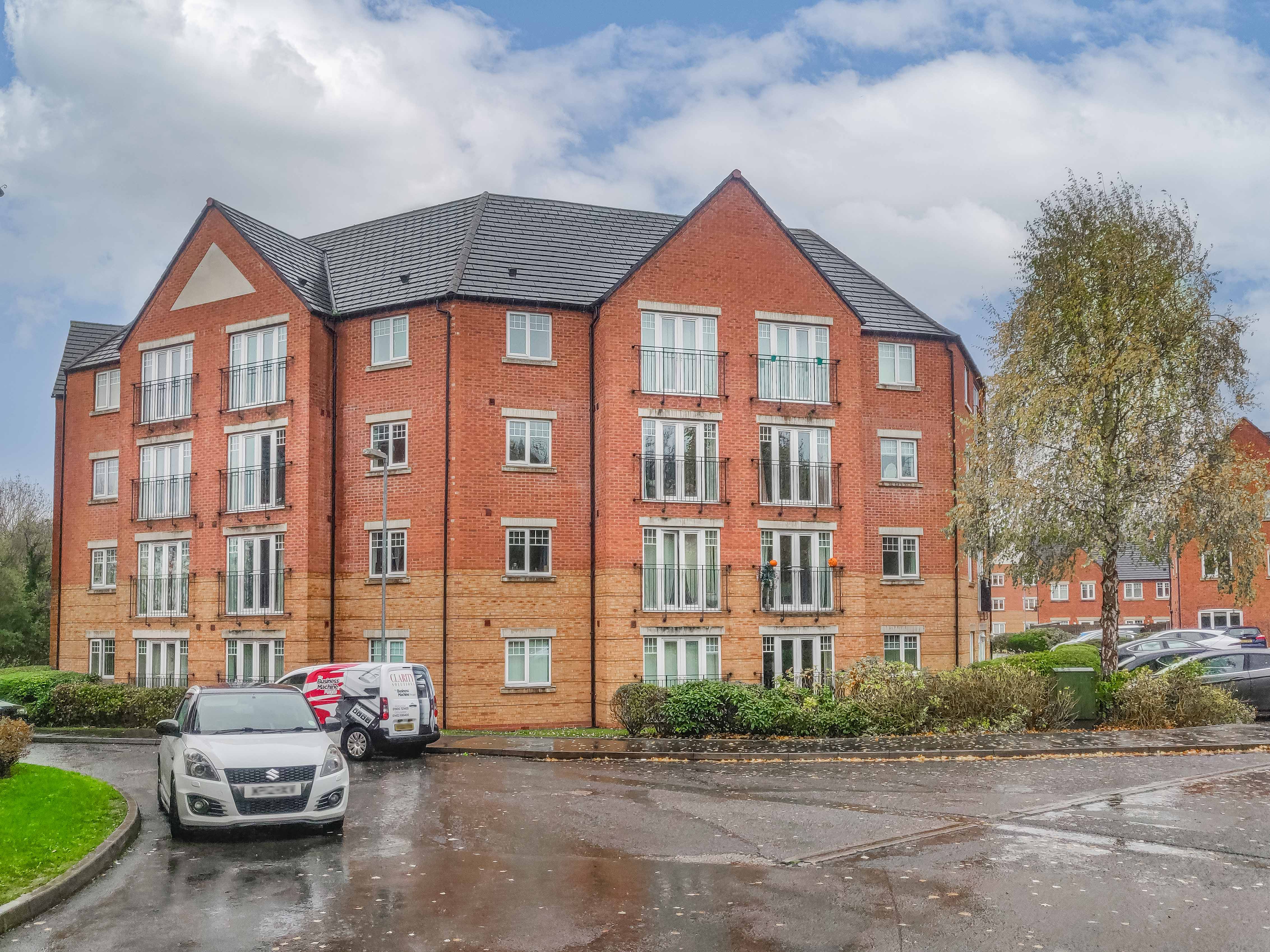2 bed apartment for sale in Hedgerow Close, Greenlands - Property Image 1