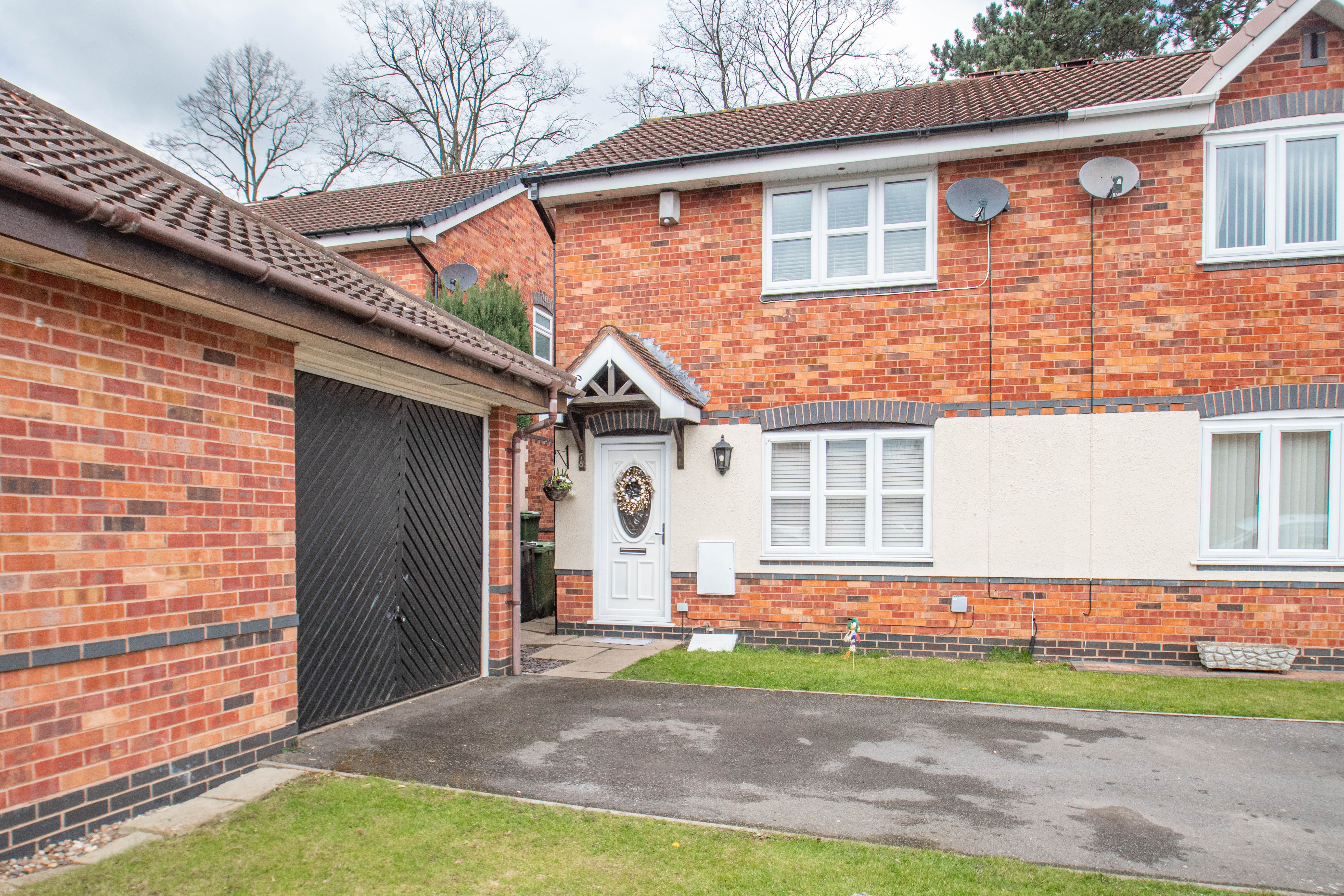 3 bed house for sale in Terrys Close, Redditch - Property Image 1