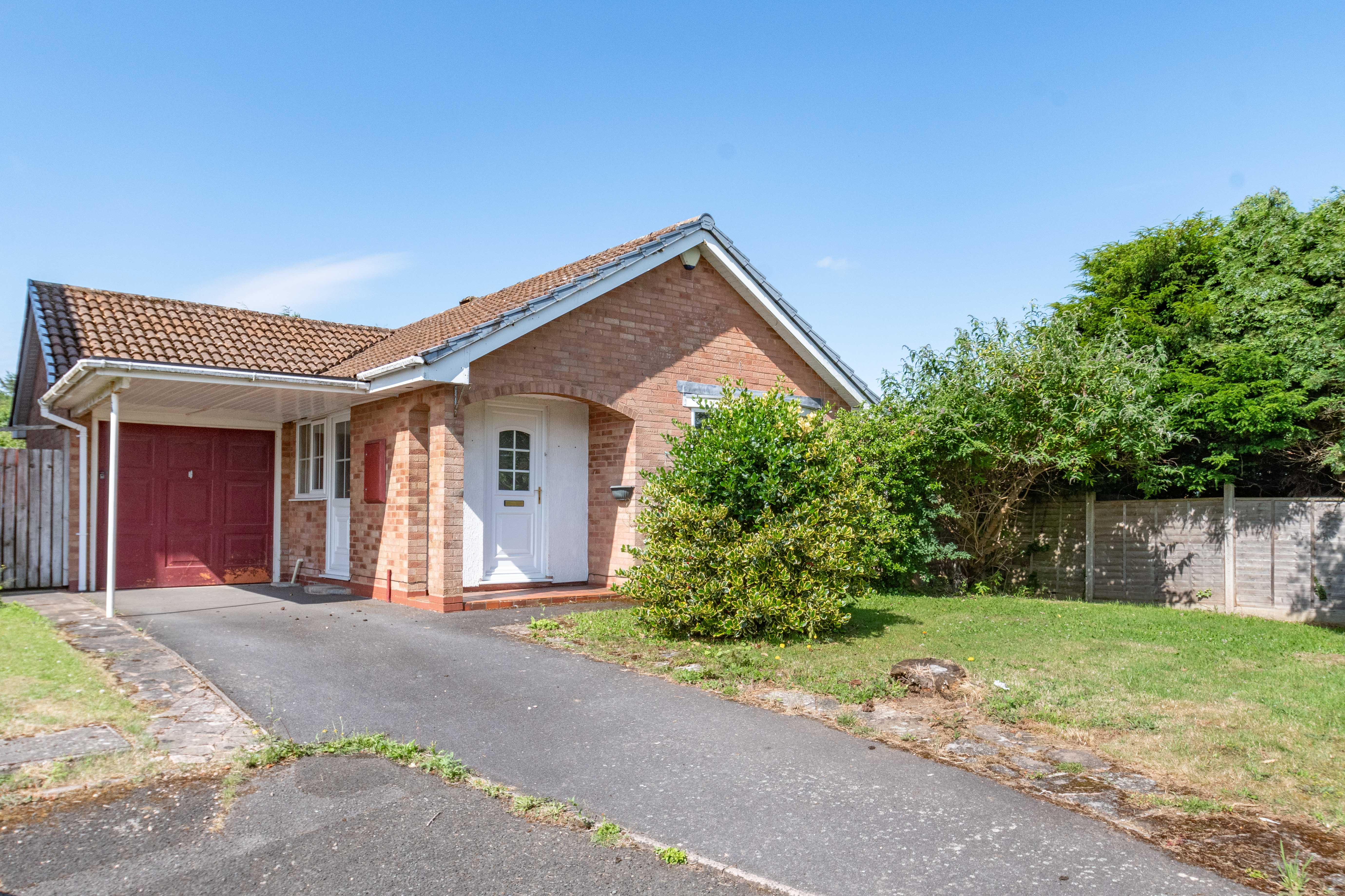2 bed bungalow for sale in Sydnall Close, Redditch - Property Image 1