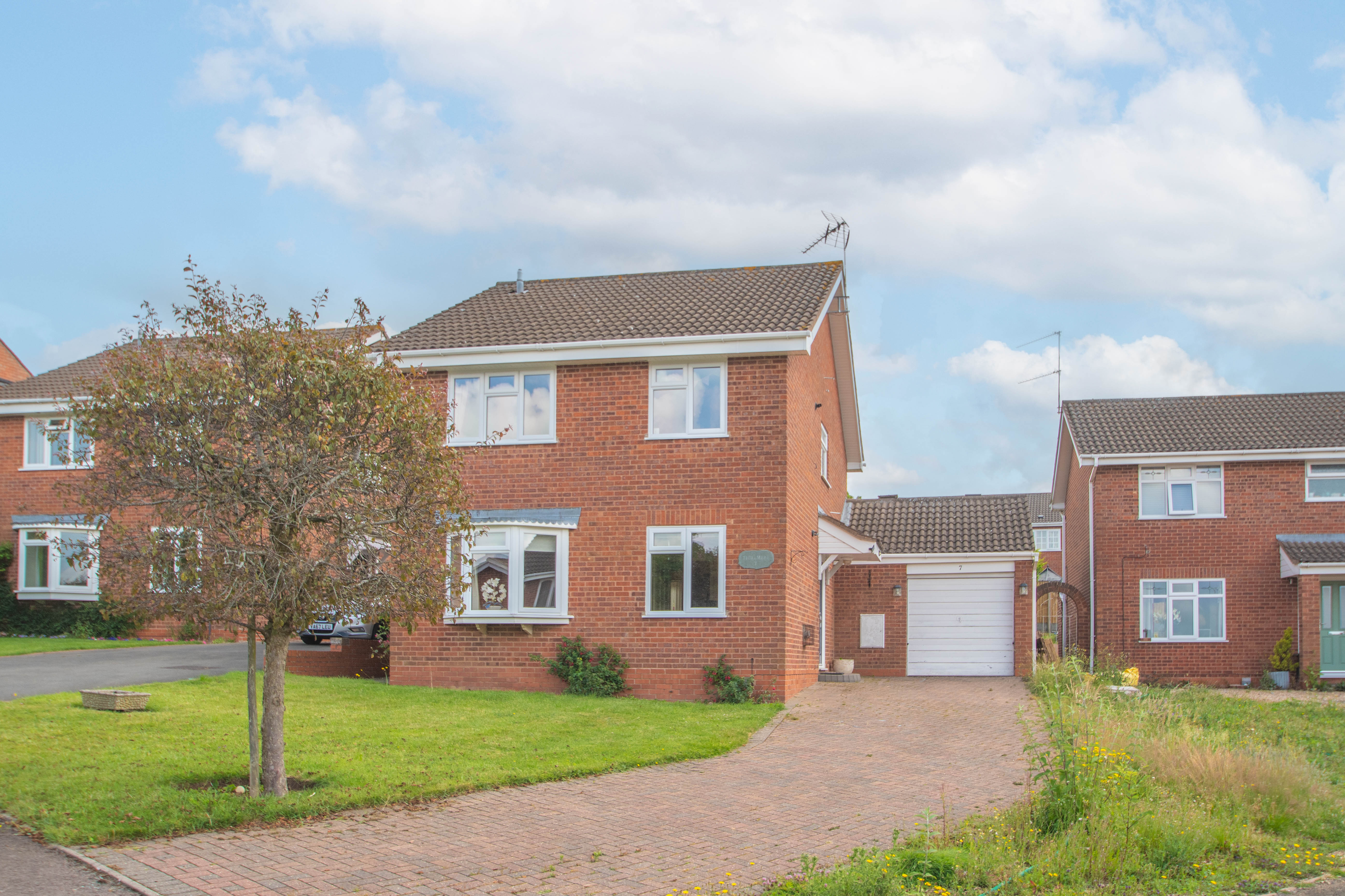 4 bed house for sale in Chandlers Close, Redditch  - Property Image 1