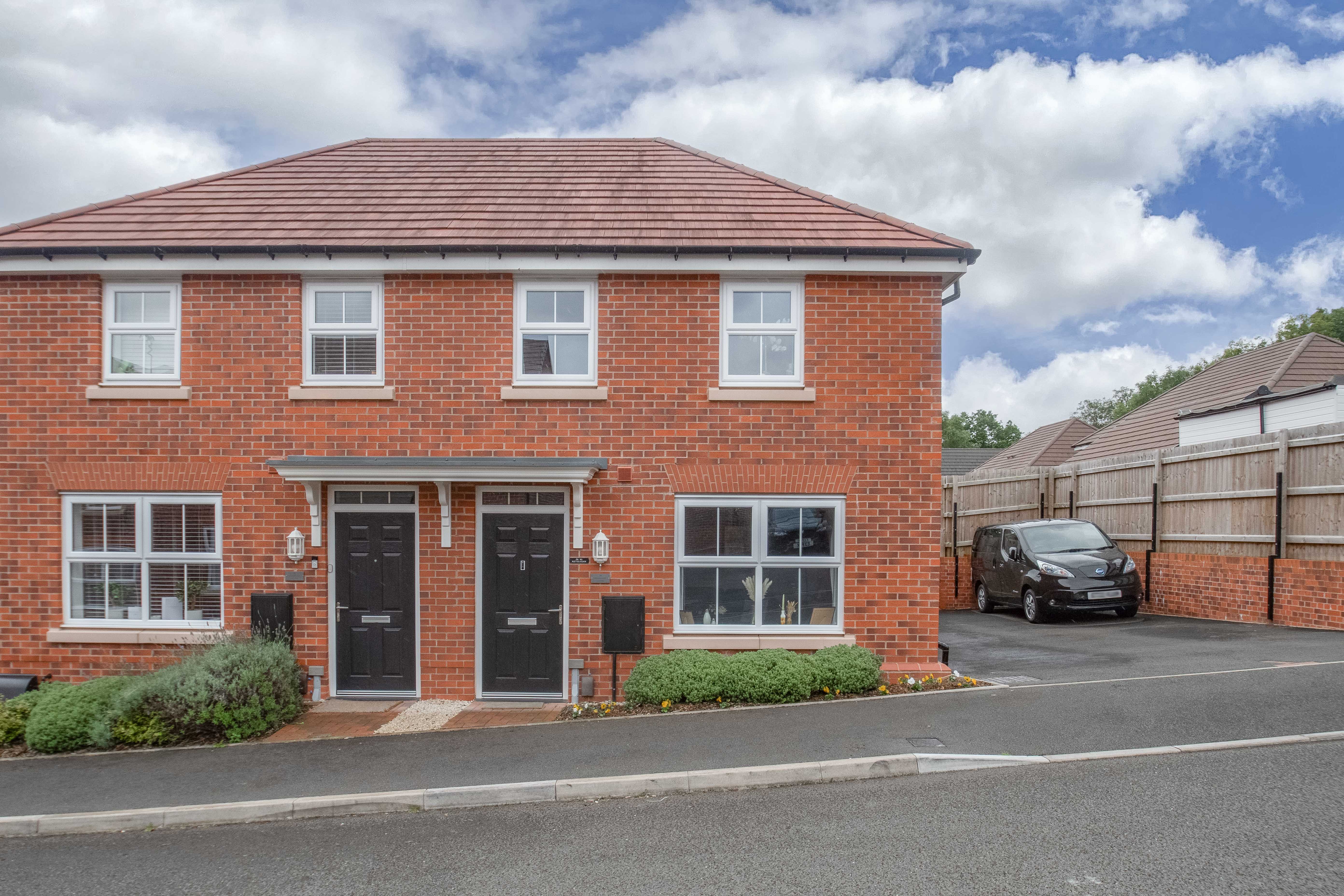 3 bed house for sale in Oakdale Close, Redditch 1