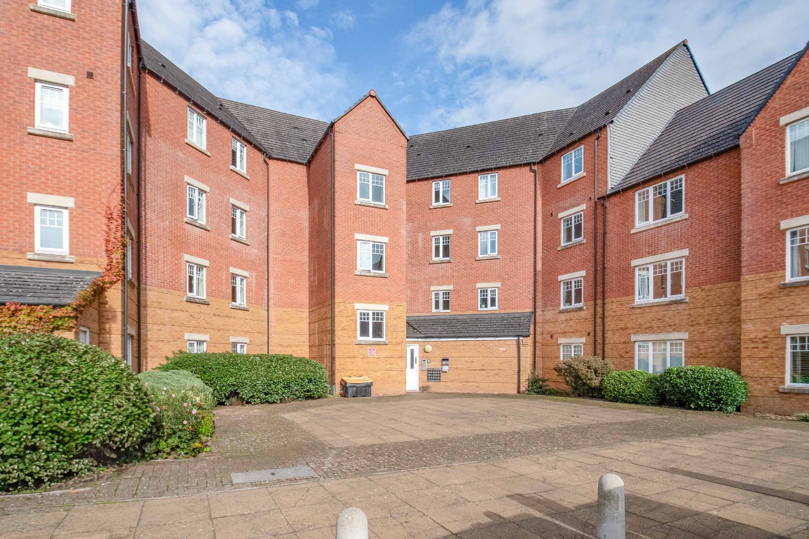 2 bed apartment for sale in Hedgerow Close, Greenlands 10