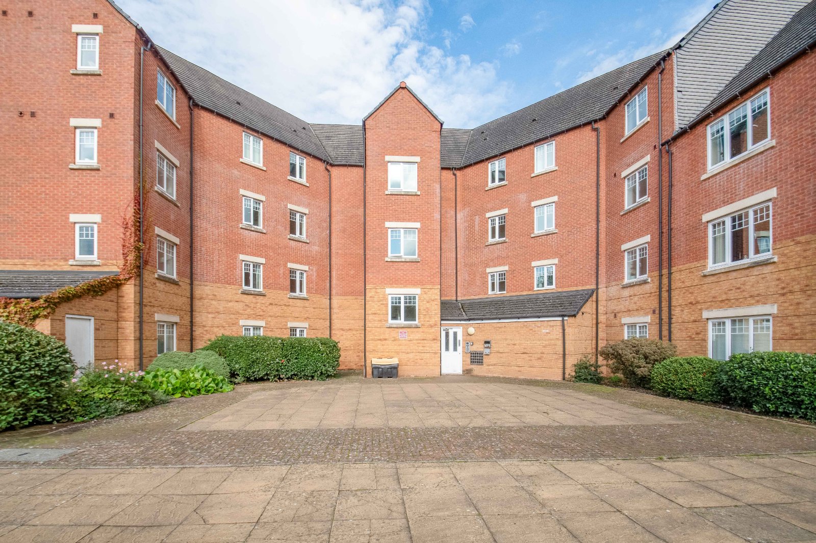 2 bed apartment for sale in Hedgerow Close, Greenlands 11